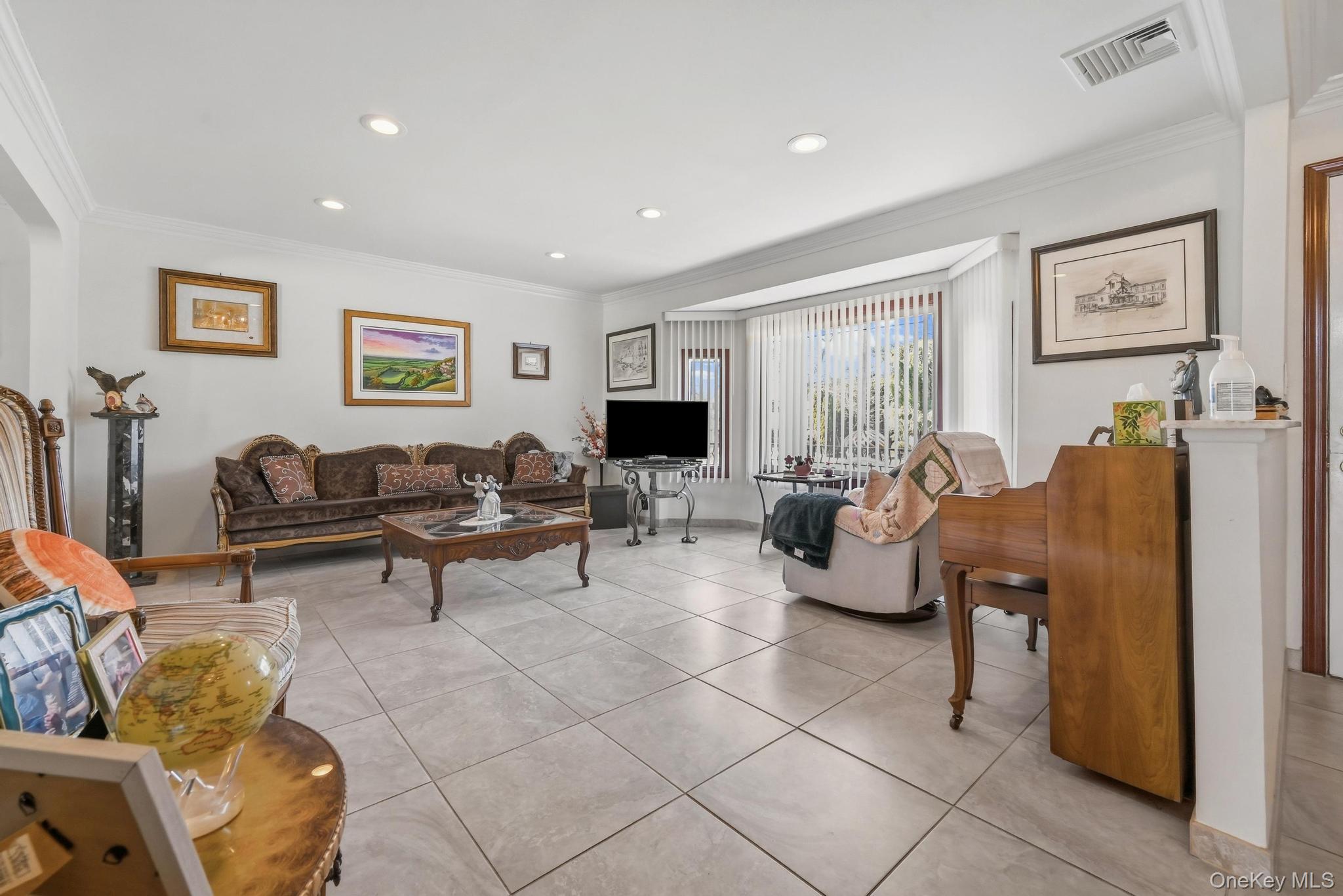 3 Chapin, Farmingdale, NY 11735