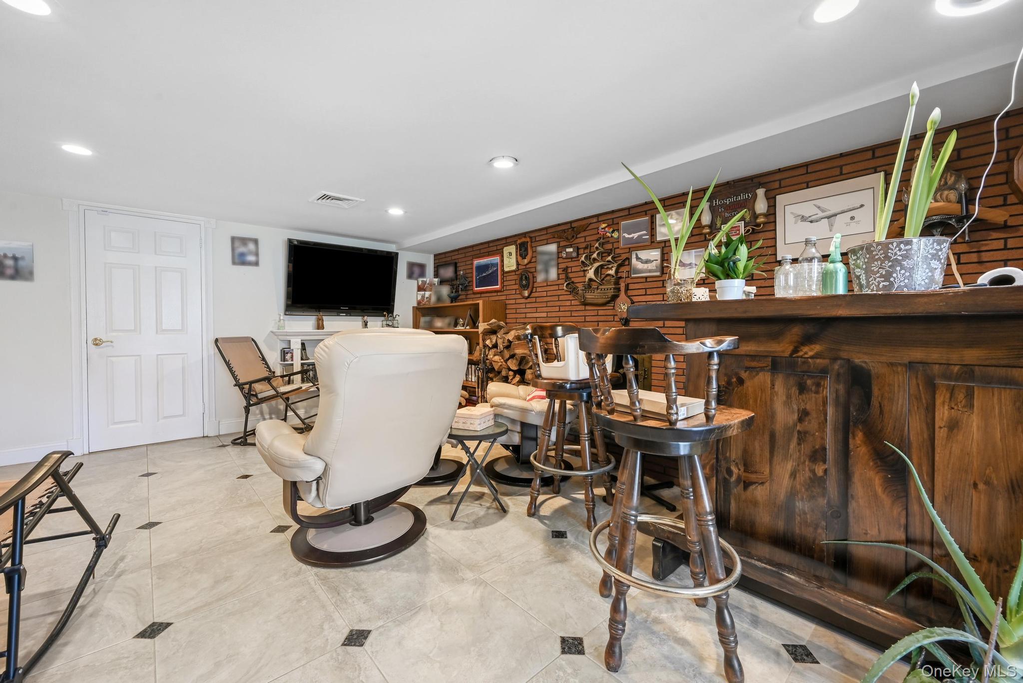 3 Chapin, Farmingdale, NY 11735