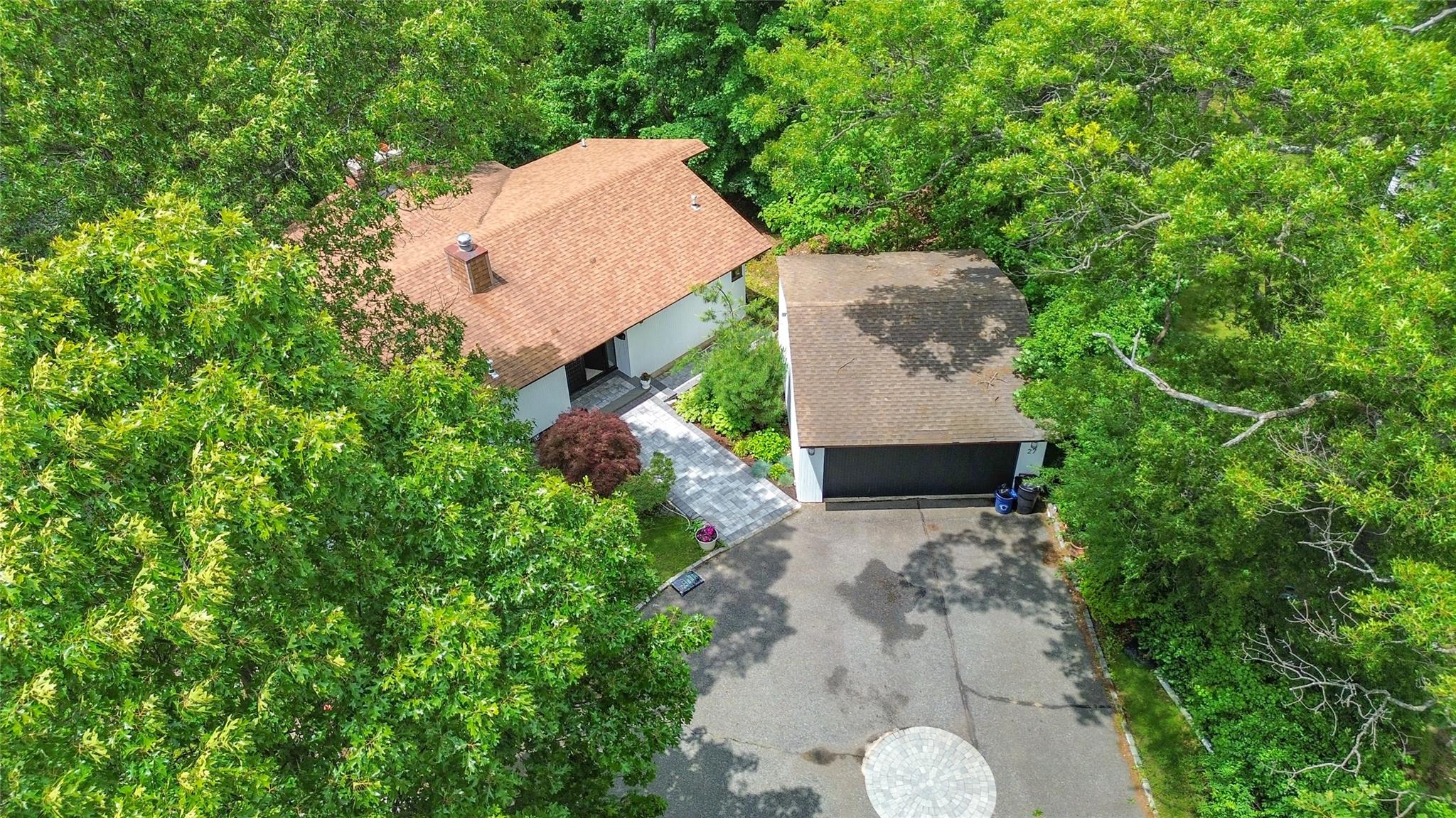 27 Parkway Drive, Roslyn Heights, NY 11577