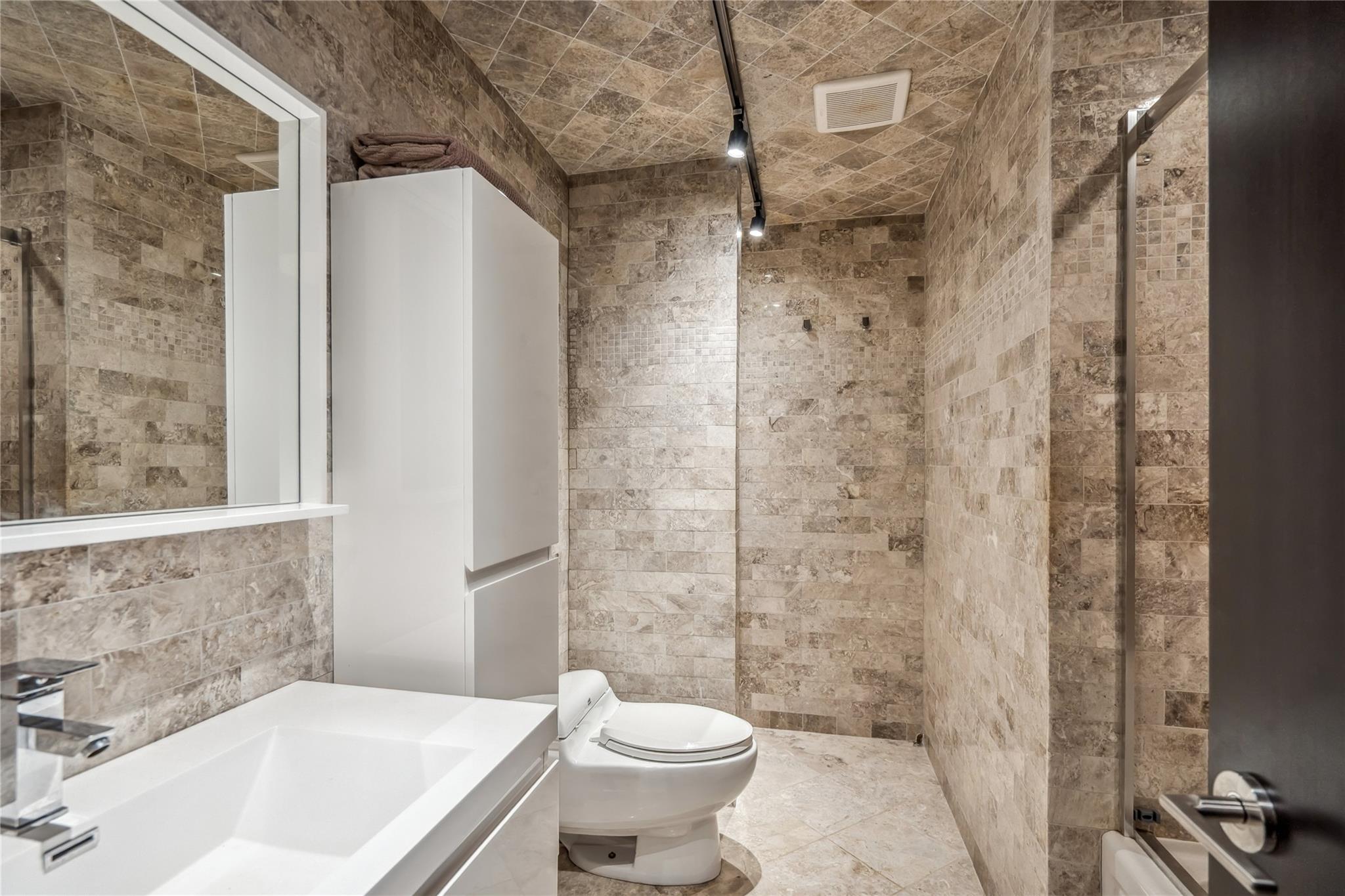 27 Parkway Drive, Roslyn Heights, NY 11577