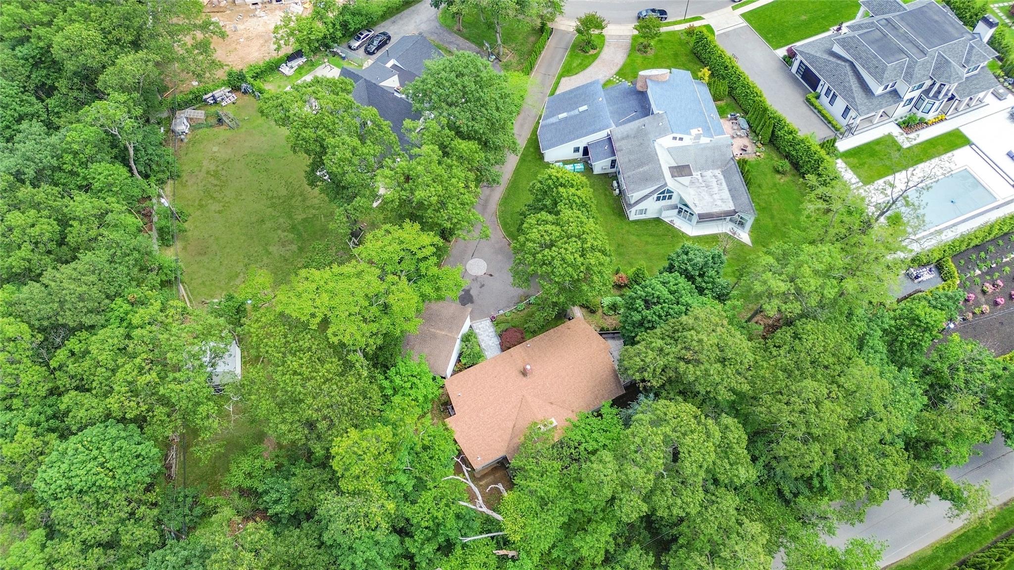 27 Parkway Drive, Roslyn Heights, NY 11577