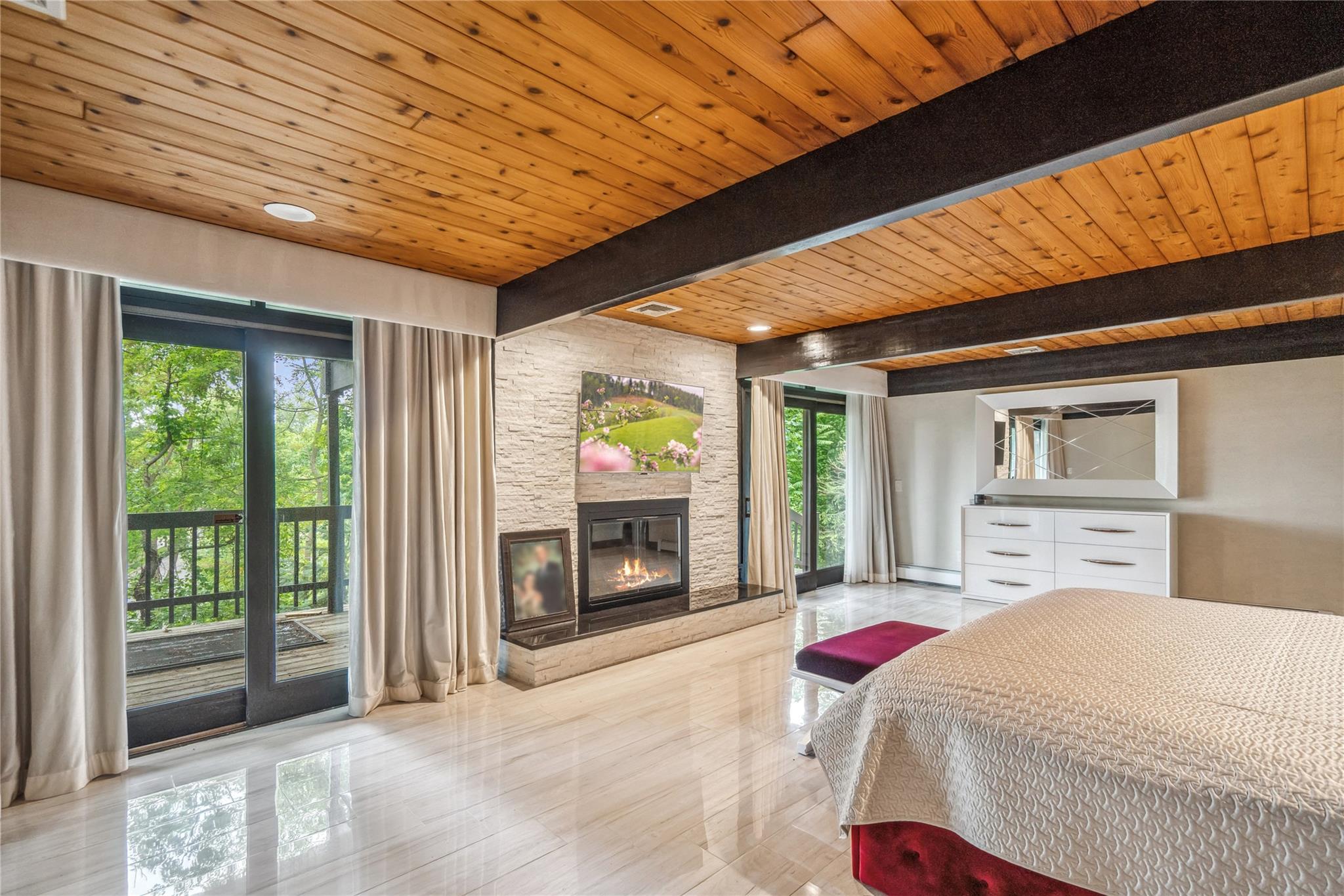 27 Parkway Drive, Roslyn Heights, NY 11577