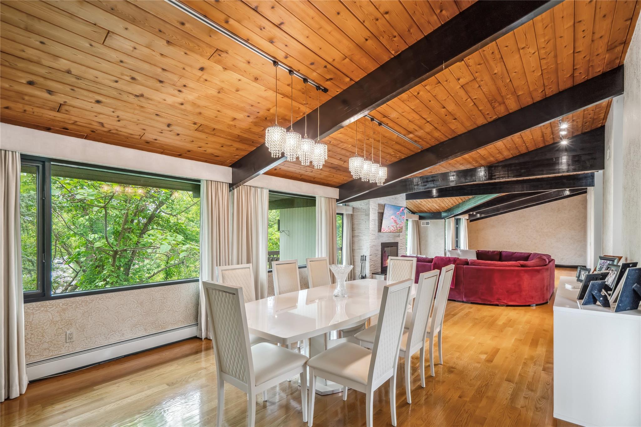 27 Parkway Drive, Roslyn Heights, NY 11577