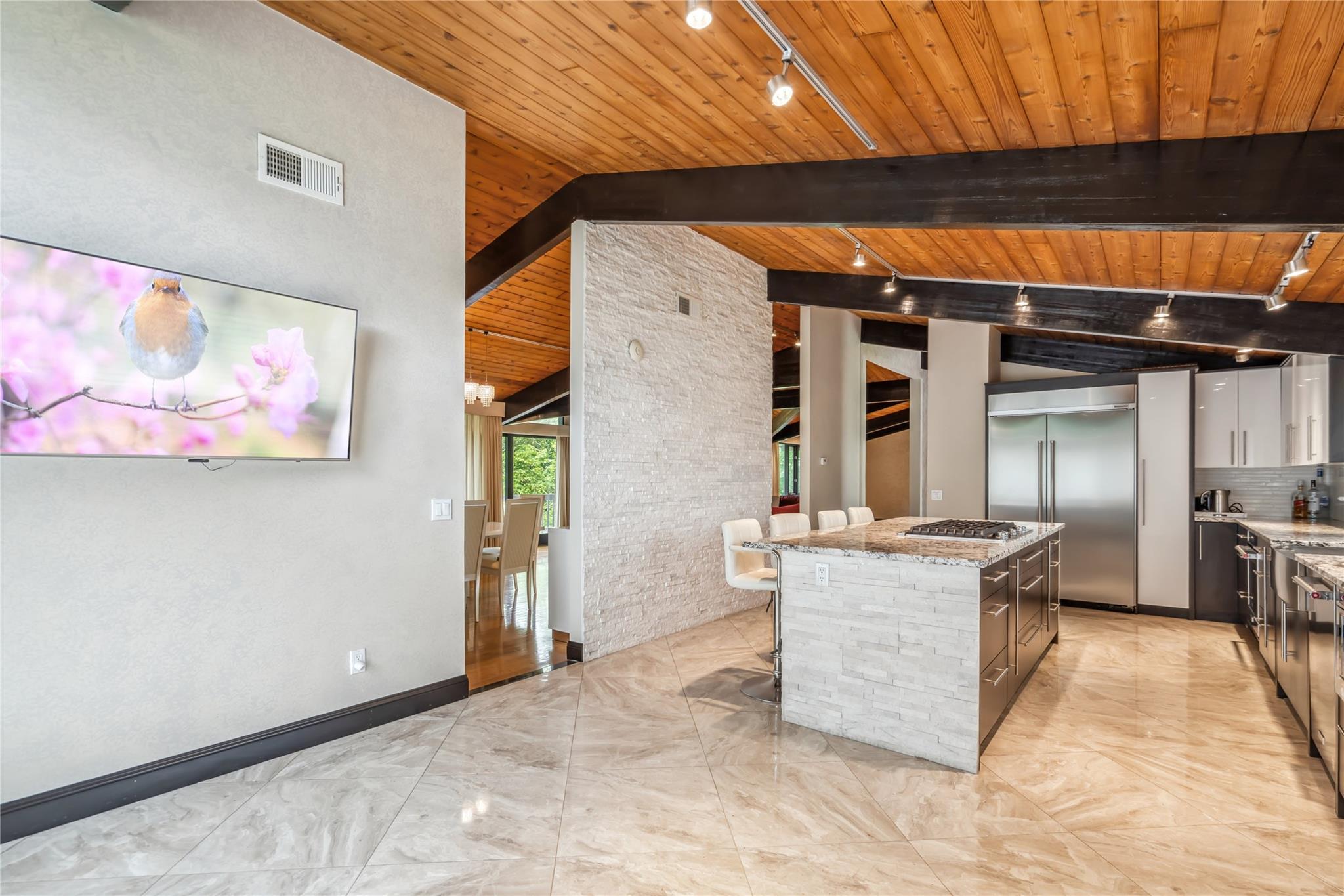 27 Parkway Drive, Roslyn Heights, NY 11577