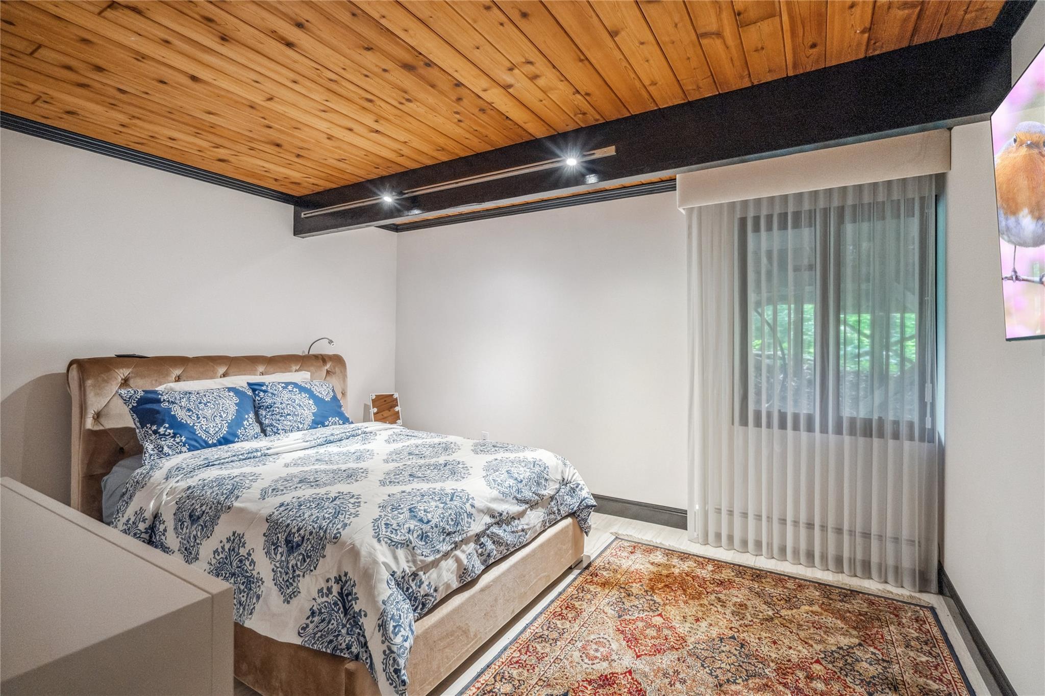 27 Parkway Drive, Roslyn Heights, NY 11577