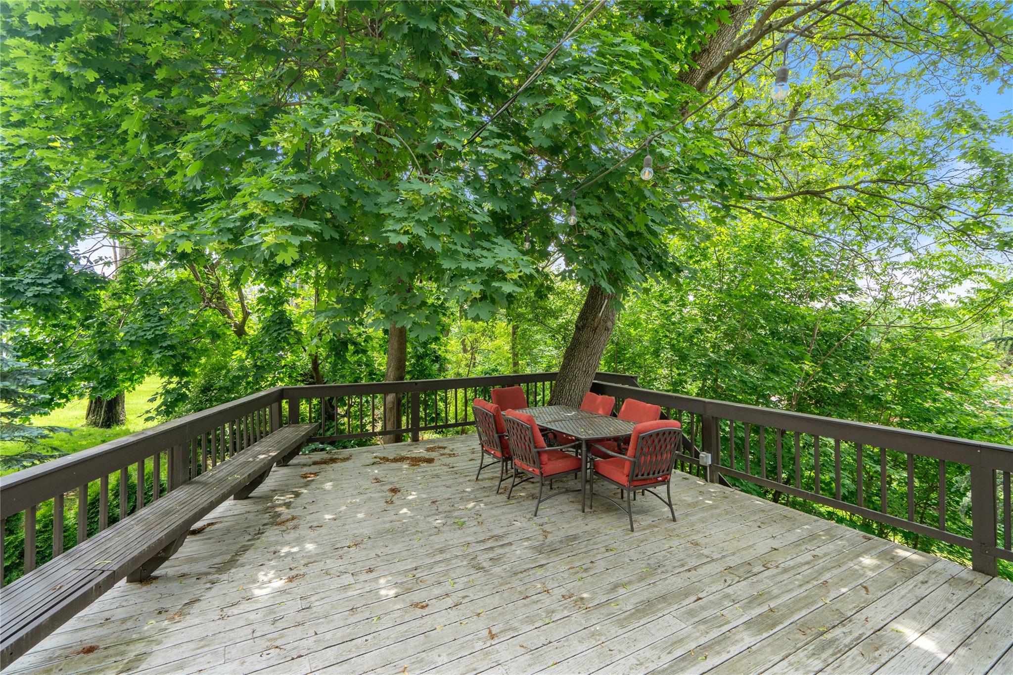 27 Parkway Drive, Roslyn Heights, NY 11577