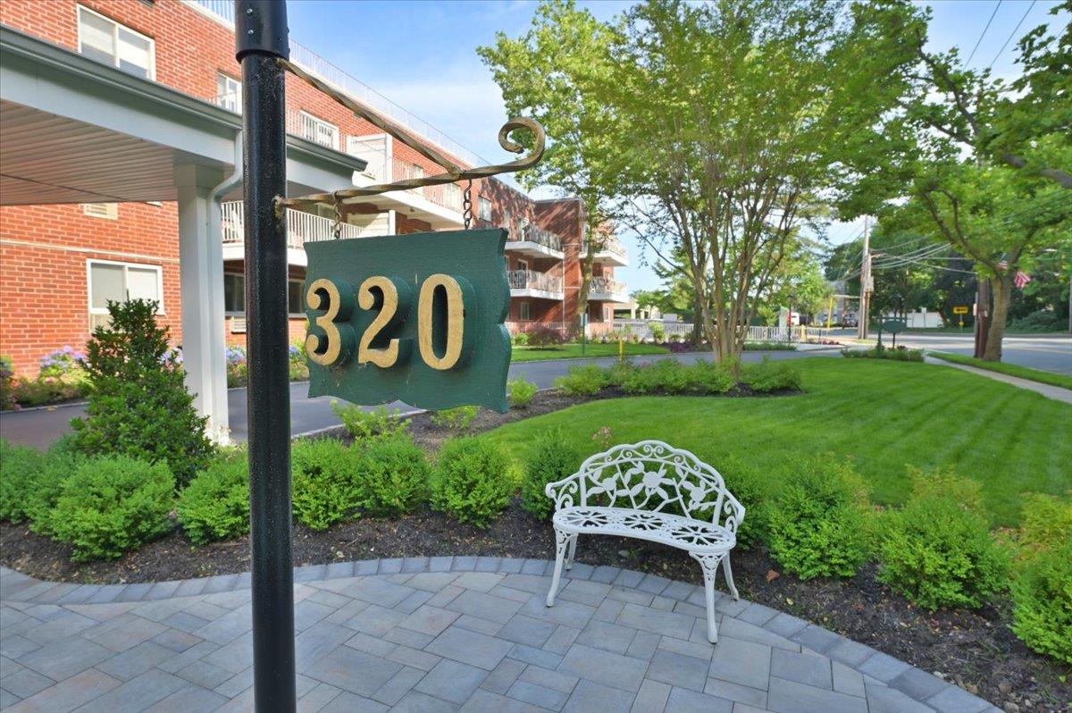 320 E Shore Road # 10C, Great Neck, NY 11023
