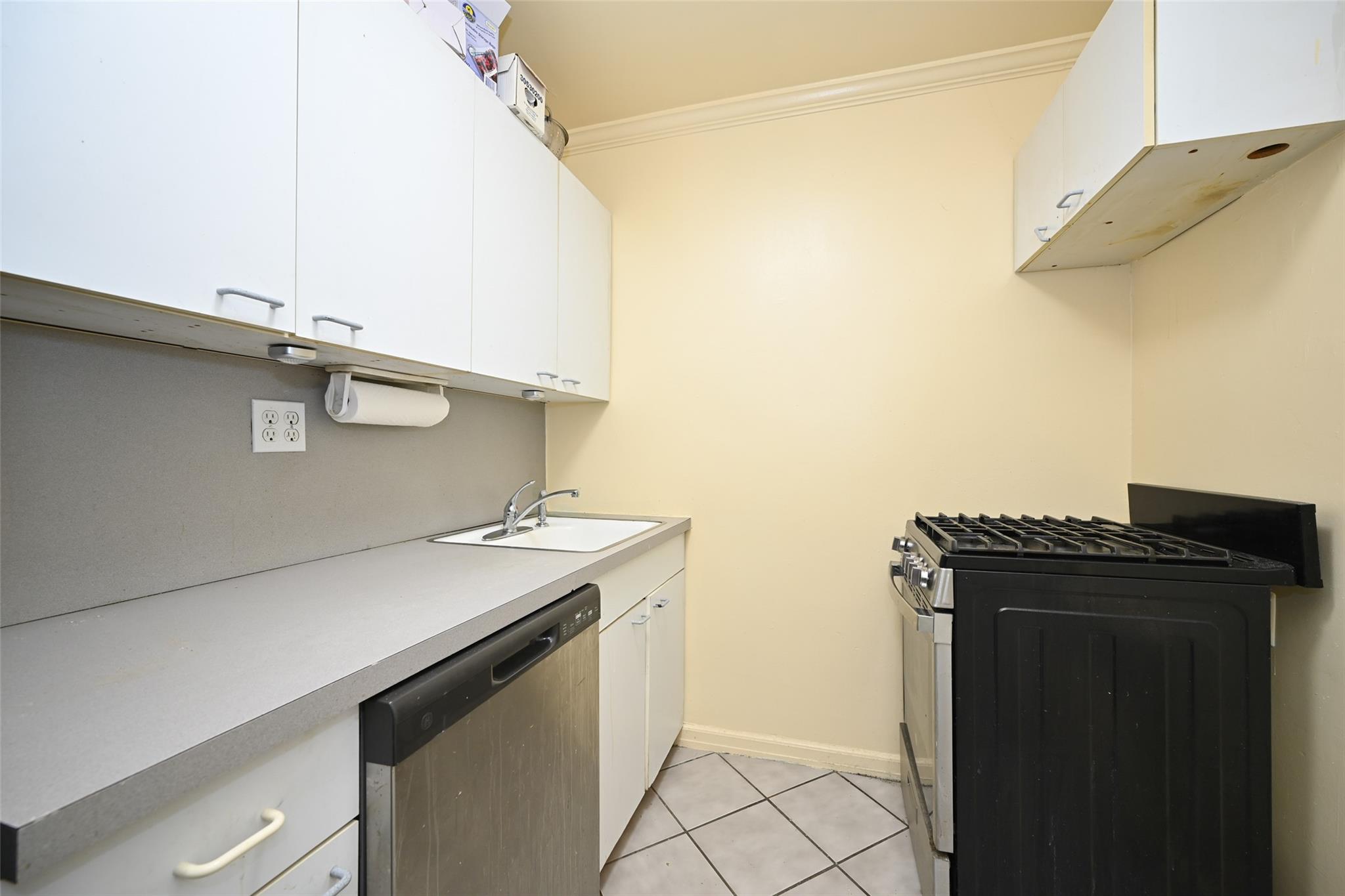 69-27 210 Street # 2, Oakland Gardens, NY 11364