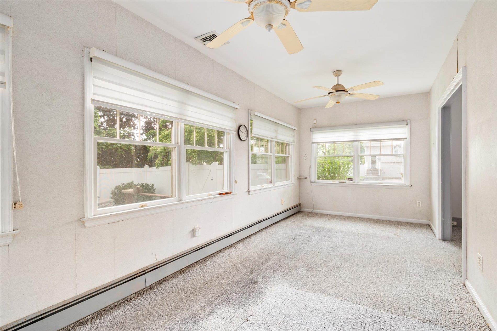 696 Madison Avenue, Lindenhurst, NY 11757