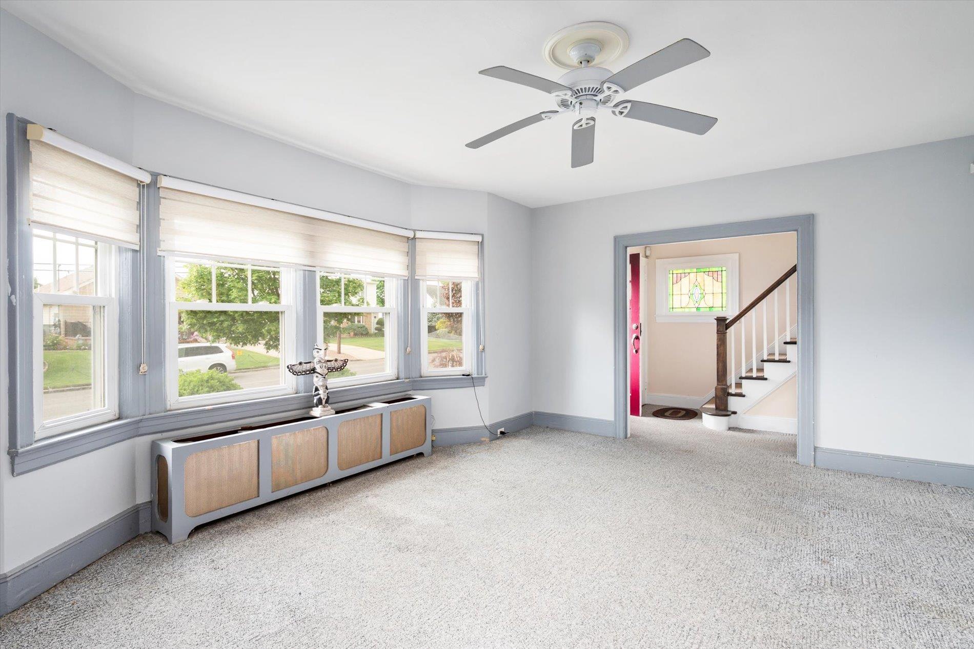 696 Madison Avenue, Lindenhurst, NY 11757