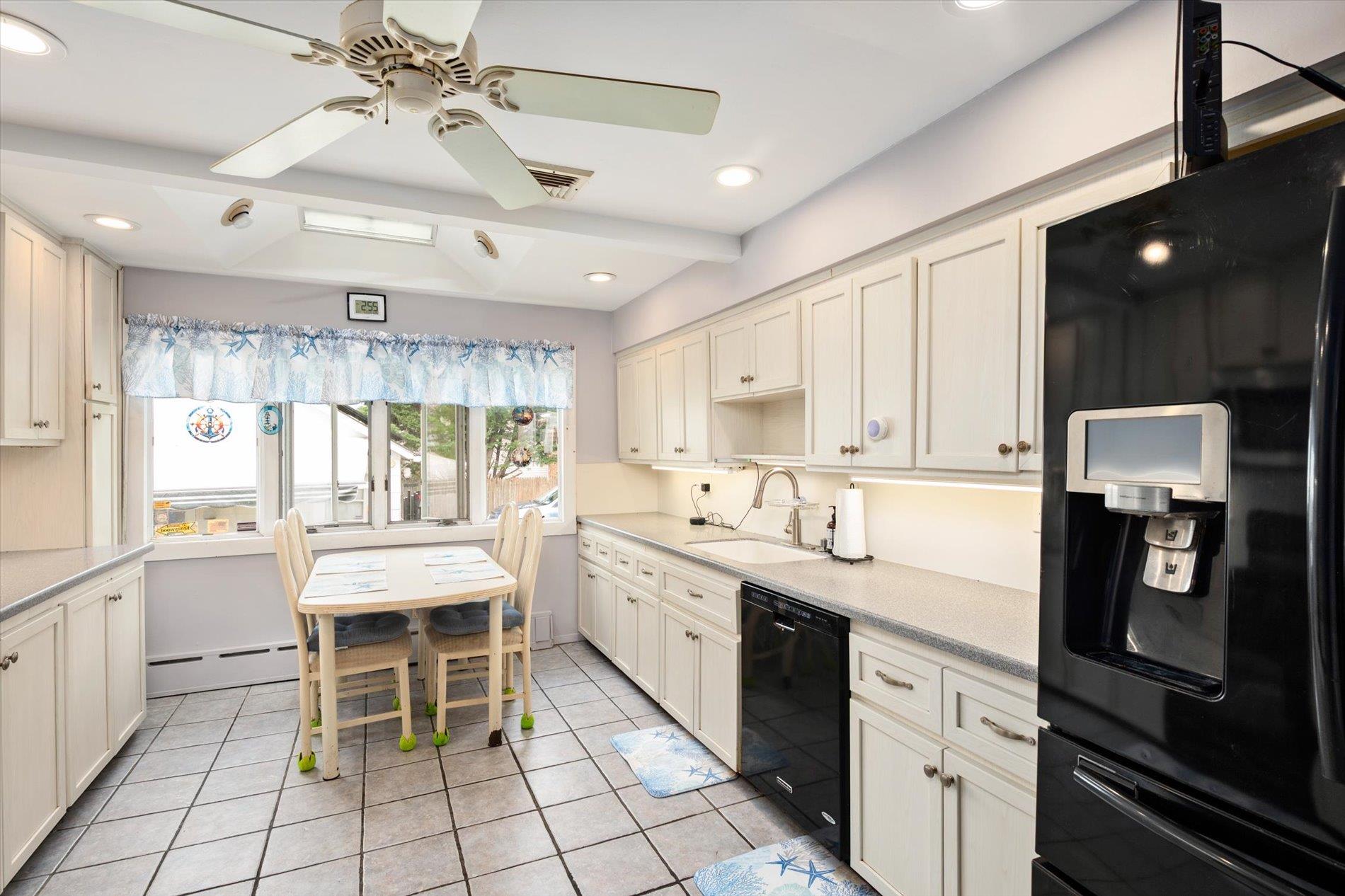 696 Madison Avenue, Lindenhurst, NY 11757