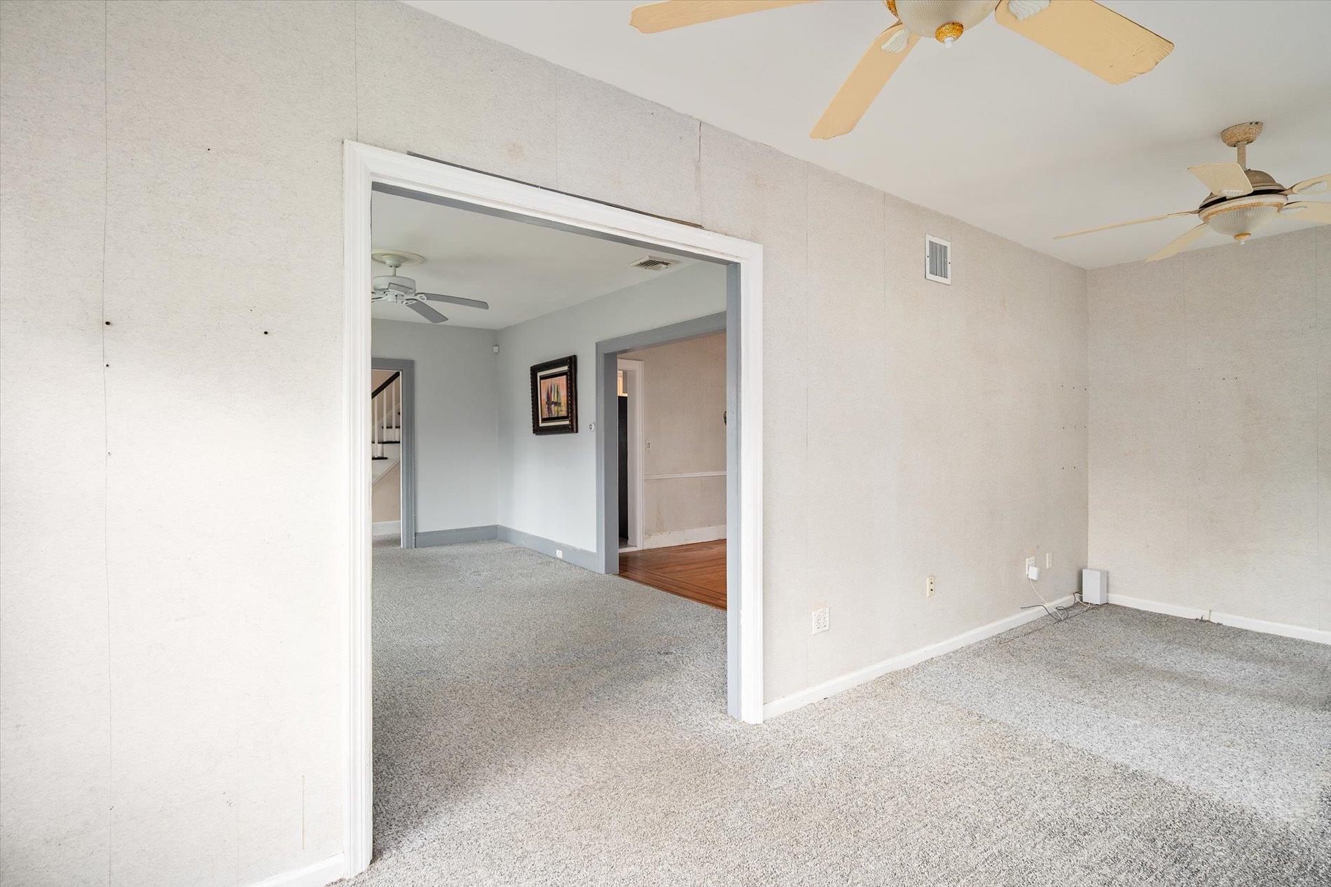 696 Madison Avenue, Lindenhurst, NY 11757