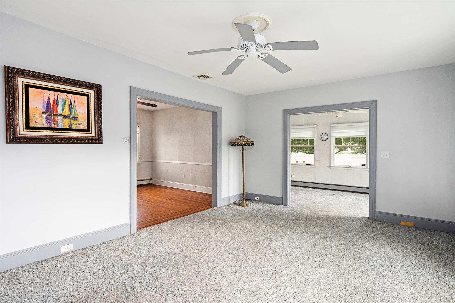 696 Madison Avenue, Lindenhurst, NY 11757