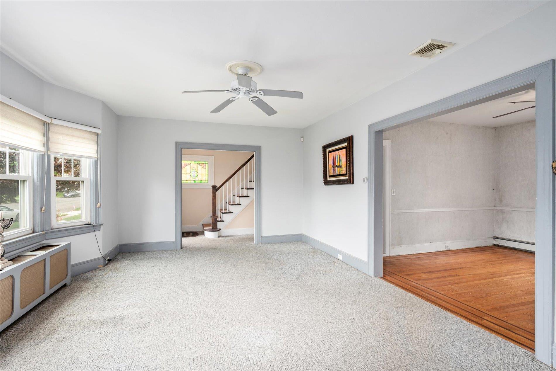 696 Madison Avenue, Lindenhurst, NY 11757