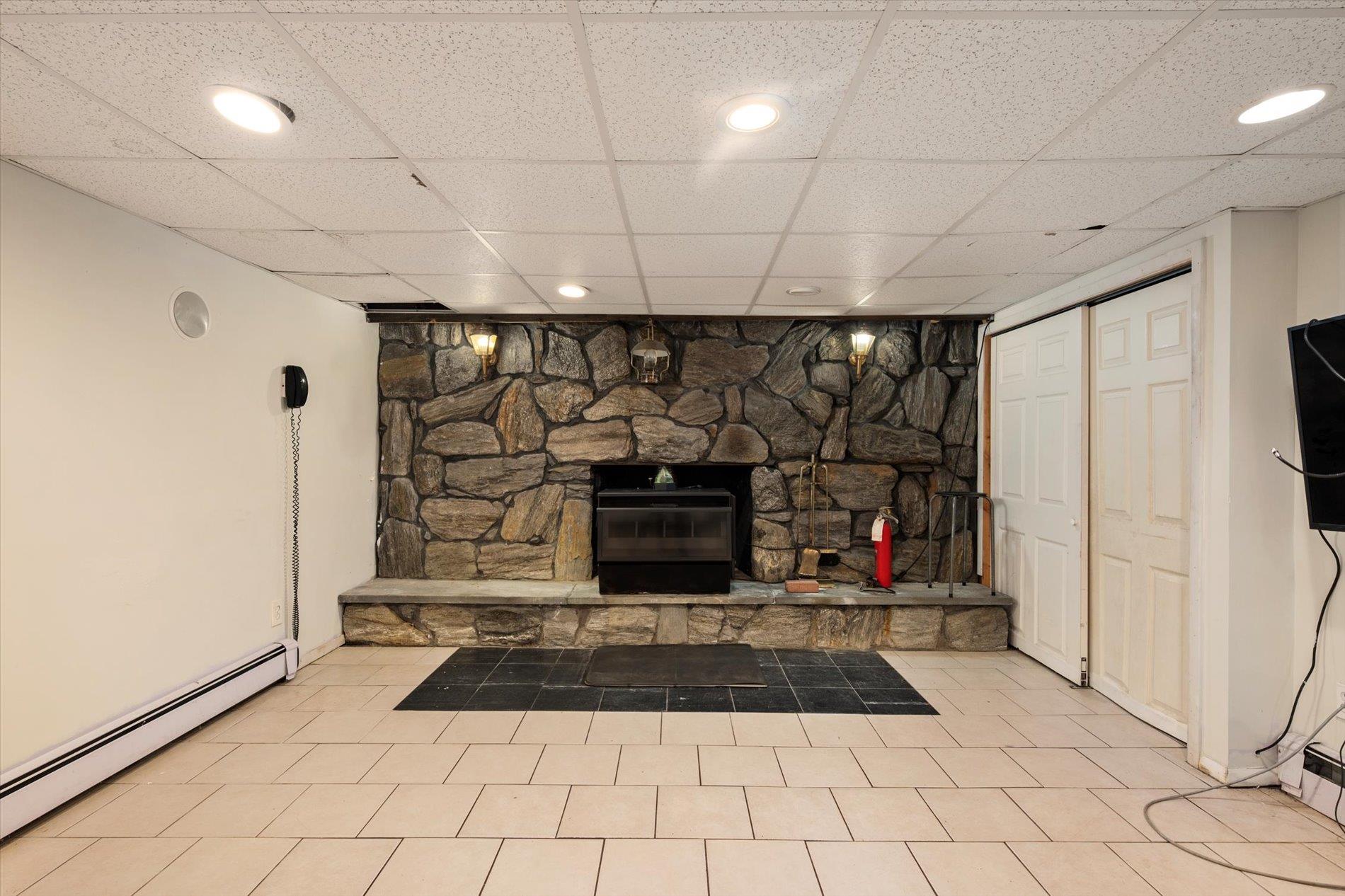 696 Madison Avenue, Lindenhurst, NY 11757