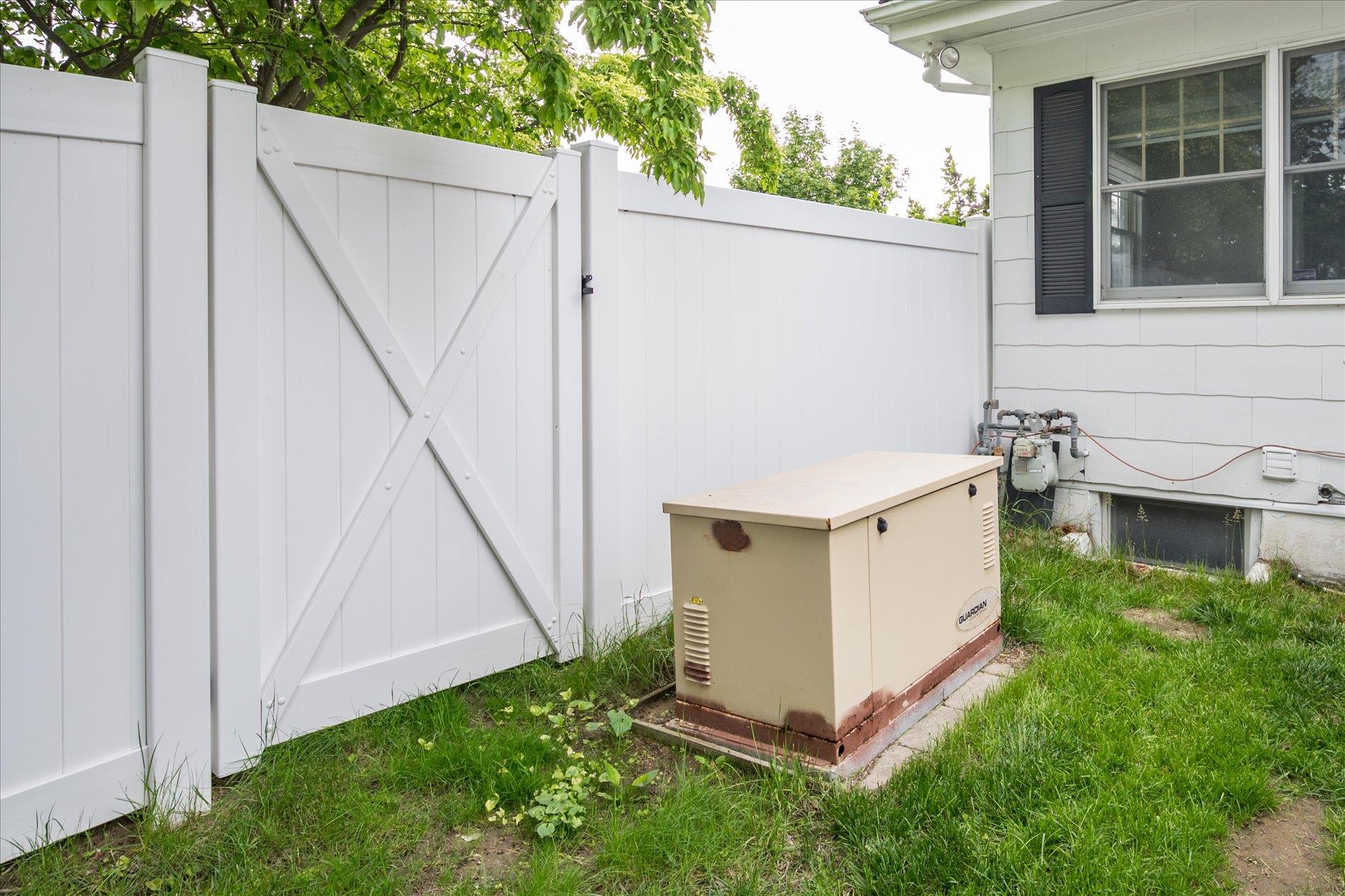 696 Madison Avenue, Lindenhurst, NY 11757