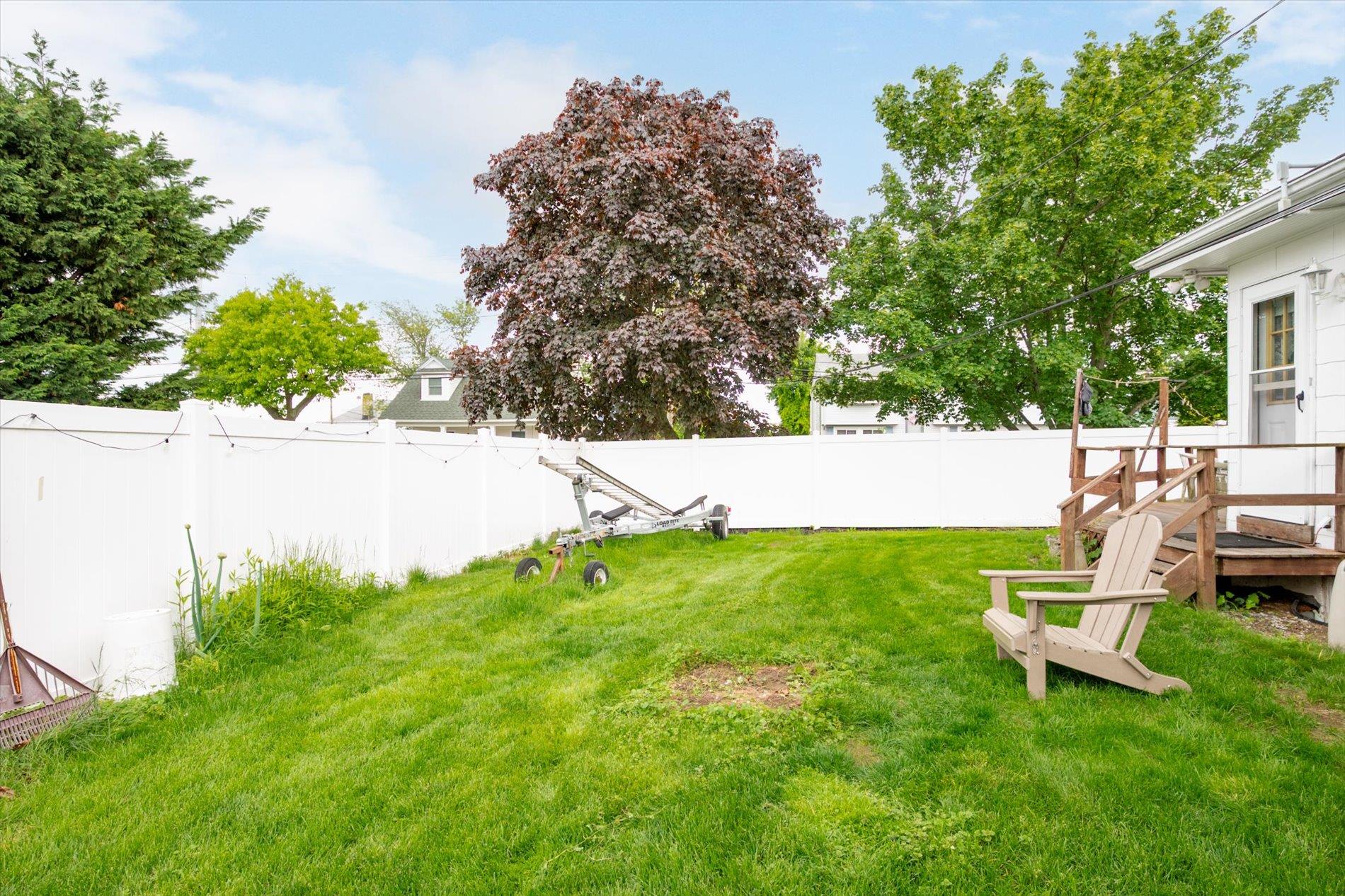 696 Madison Avenue, Lindenhurst, NY 11757