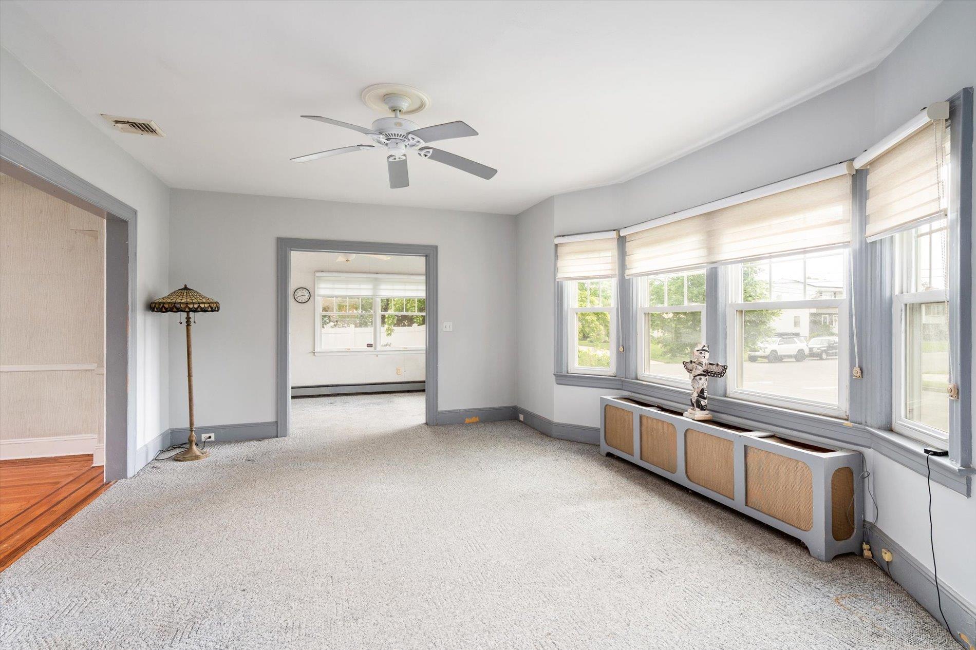 696 Madison Avenue, Lindenhurst, NY 11757