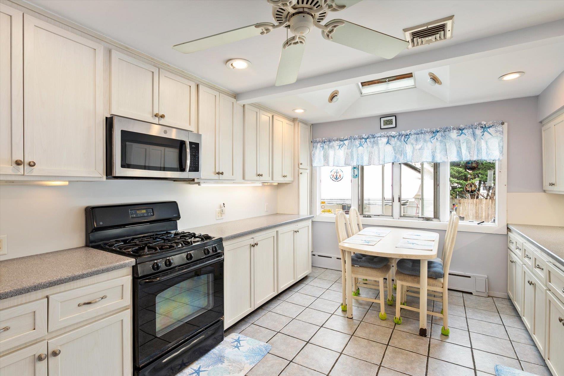 696 Madison Avenue, Lindenhurst, NY 11757