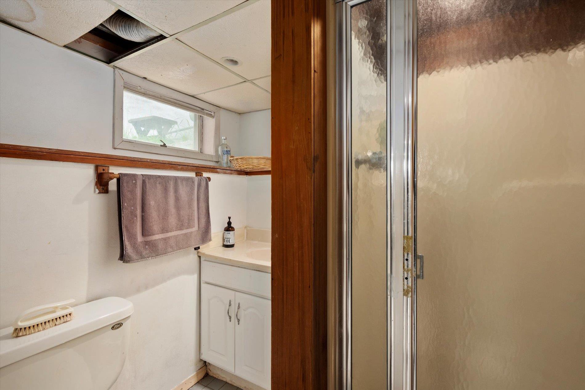 696 Madison Avenue, Lindenhurst, NY 11757