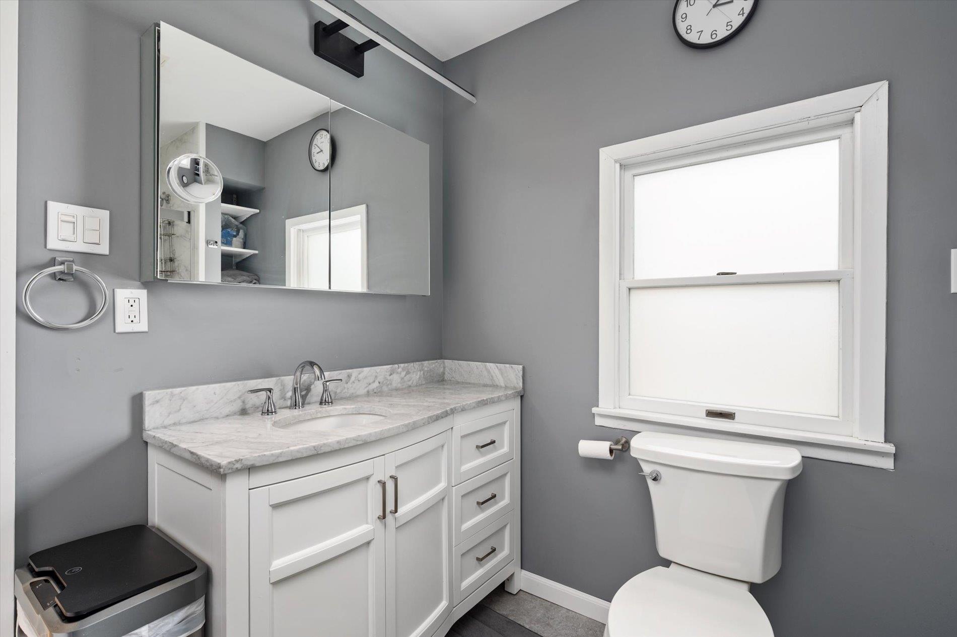 696 Madison Avenue, Lindenhurst, NY 11757