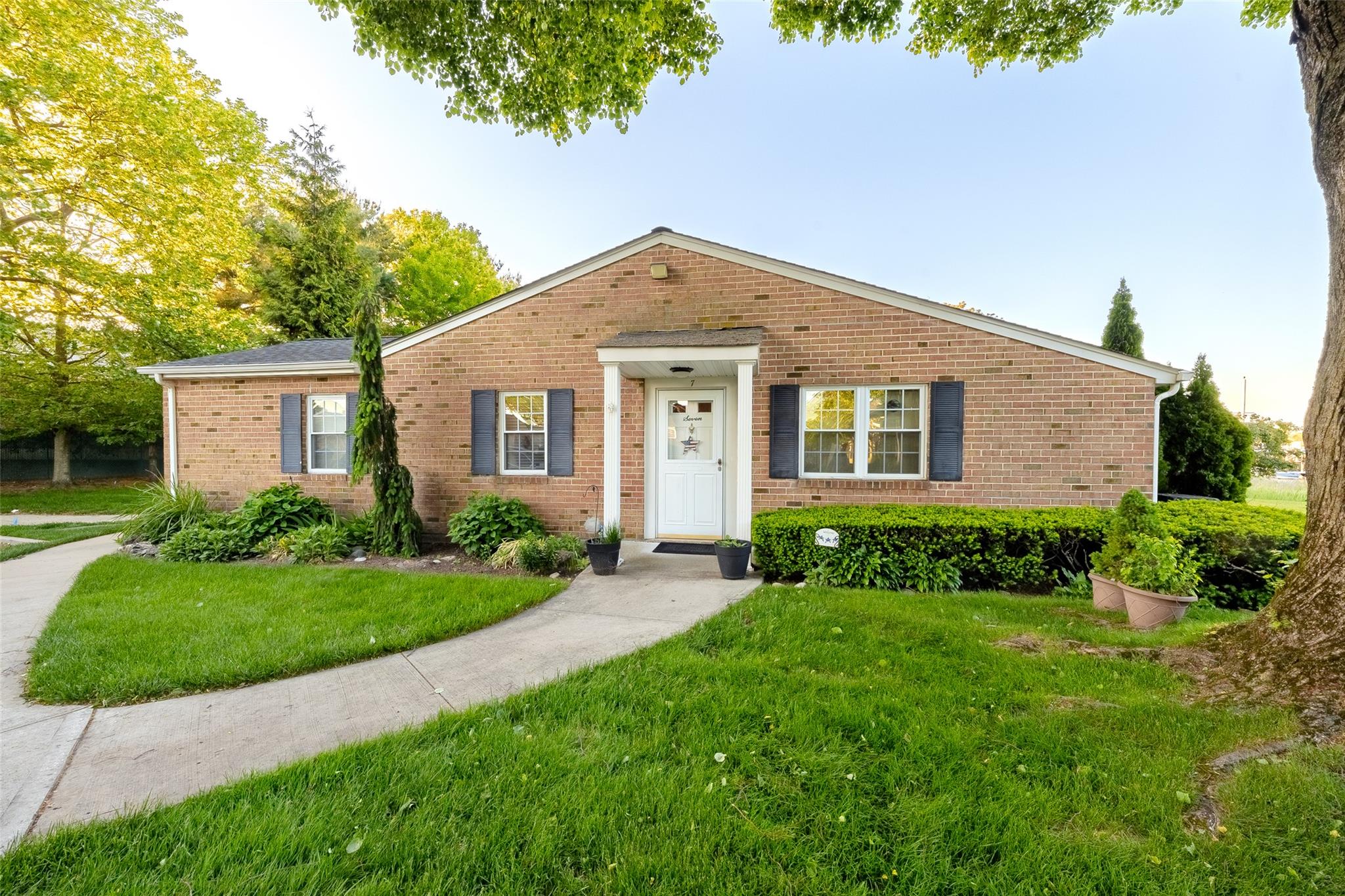7 Harbor N, Amityville, NY 11701