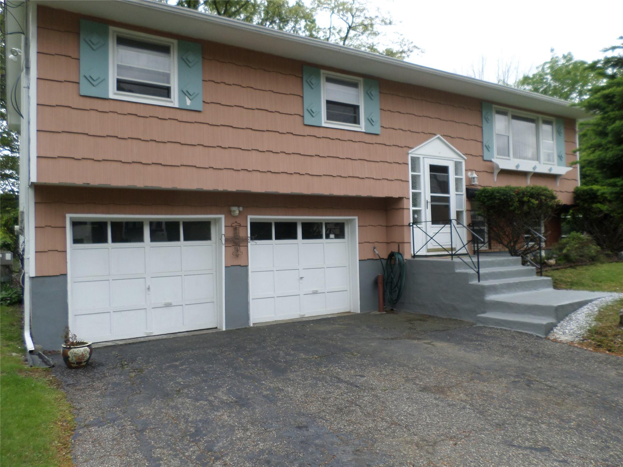 17 Johanna Lane, Monsey, NY 10952