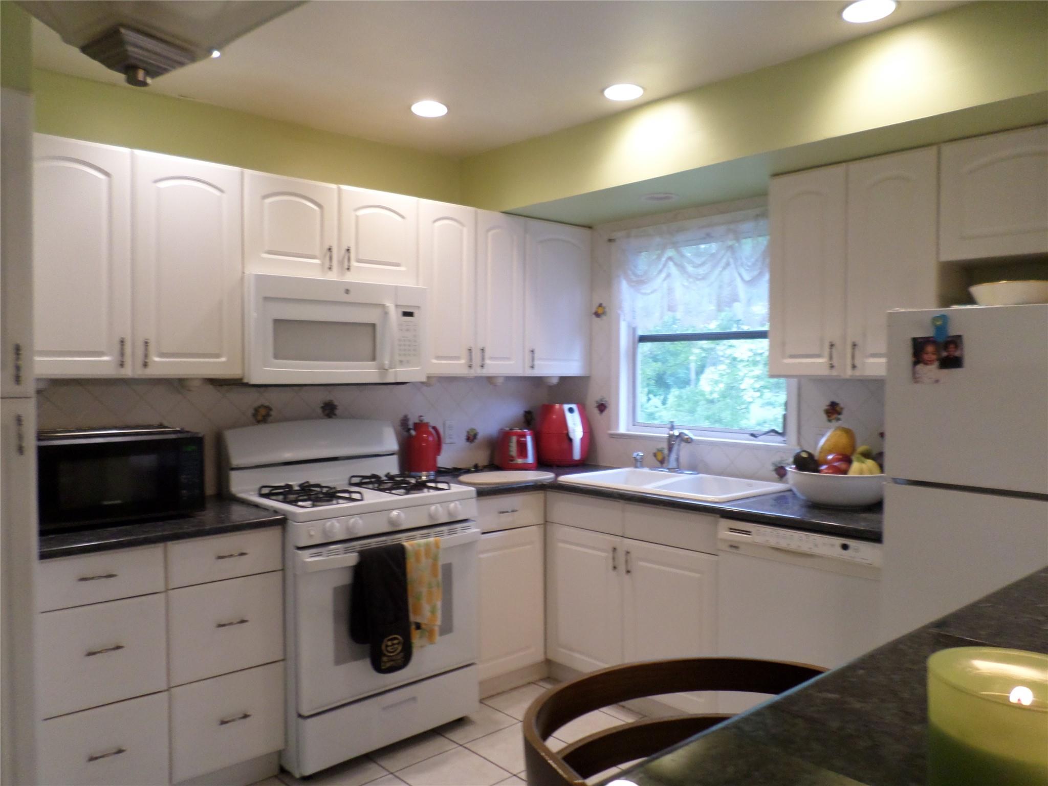 17 Johanna Lane, Monsey, NY 10952