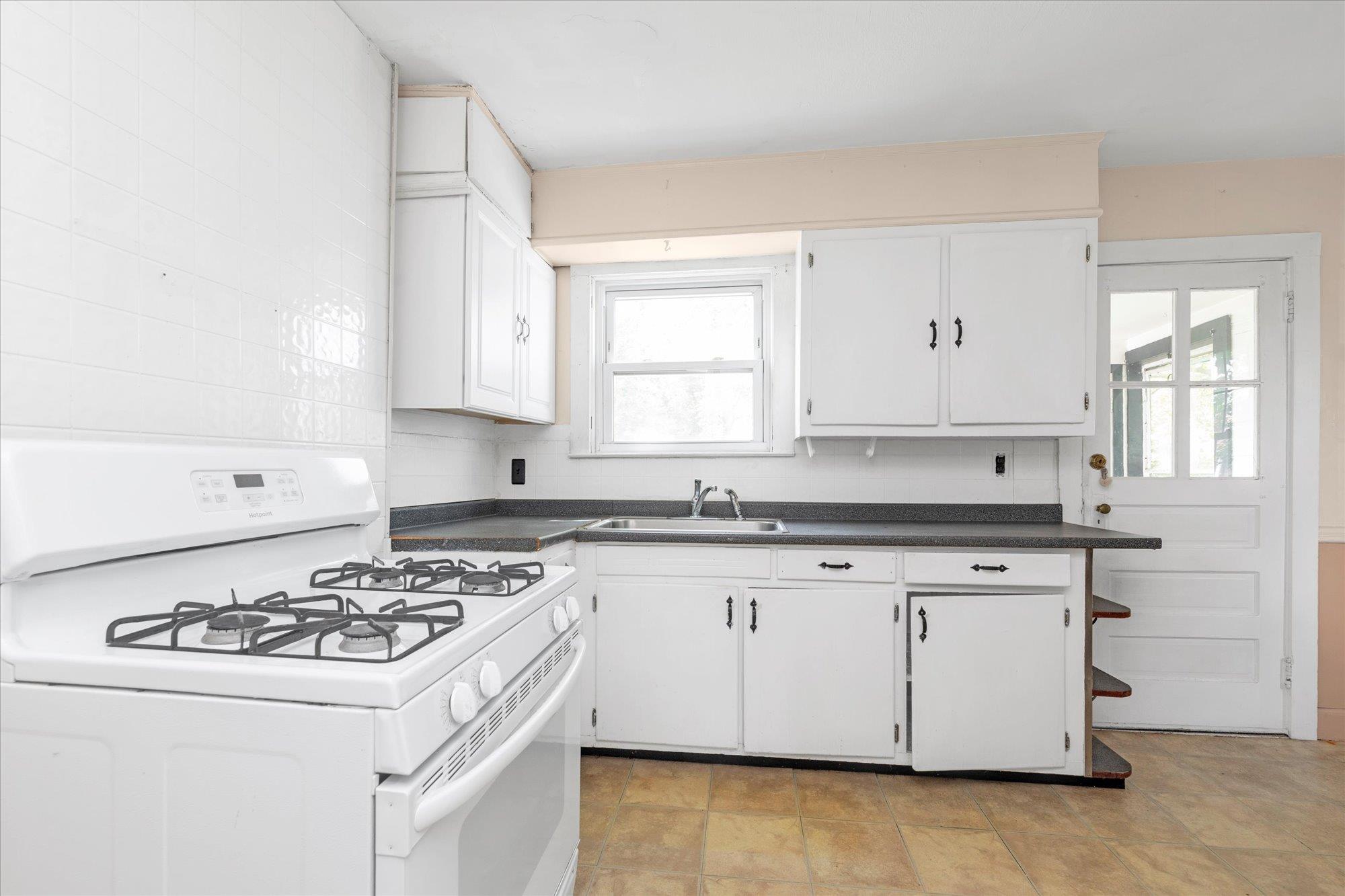 42 Gold Street, Valley Stream, NY 11580