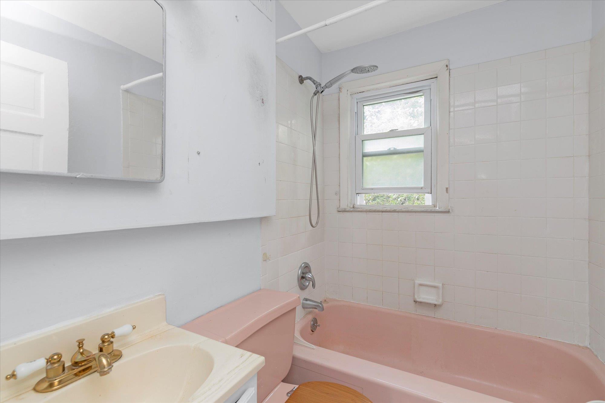 42 Gold Street, Valley Stream, NY 11580