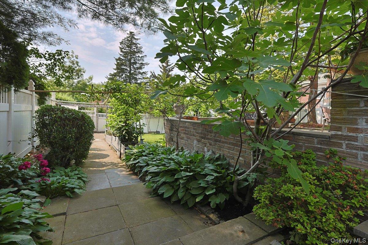 50-54 Deepdale Place, Little Neck, NY 11362