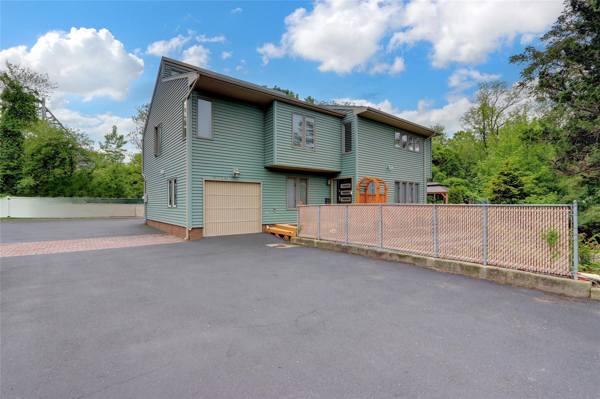 3728 East End, Seaford, NY 11783