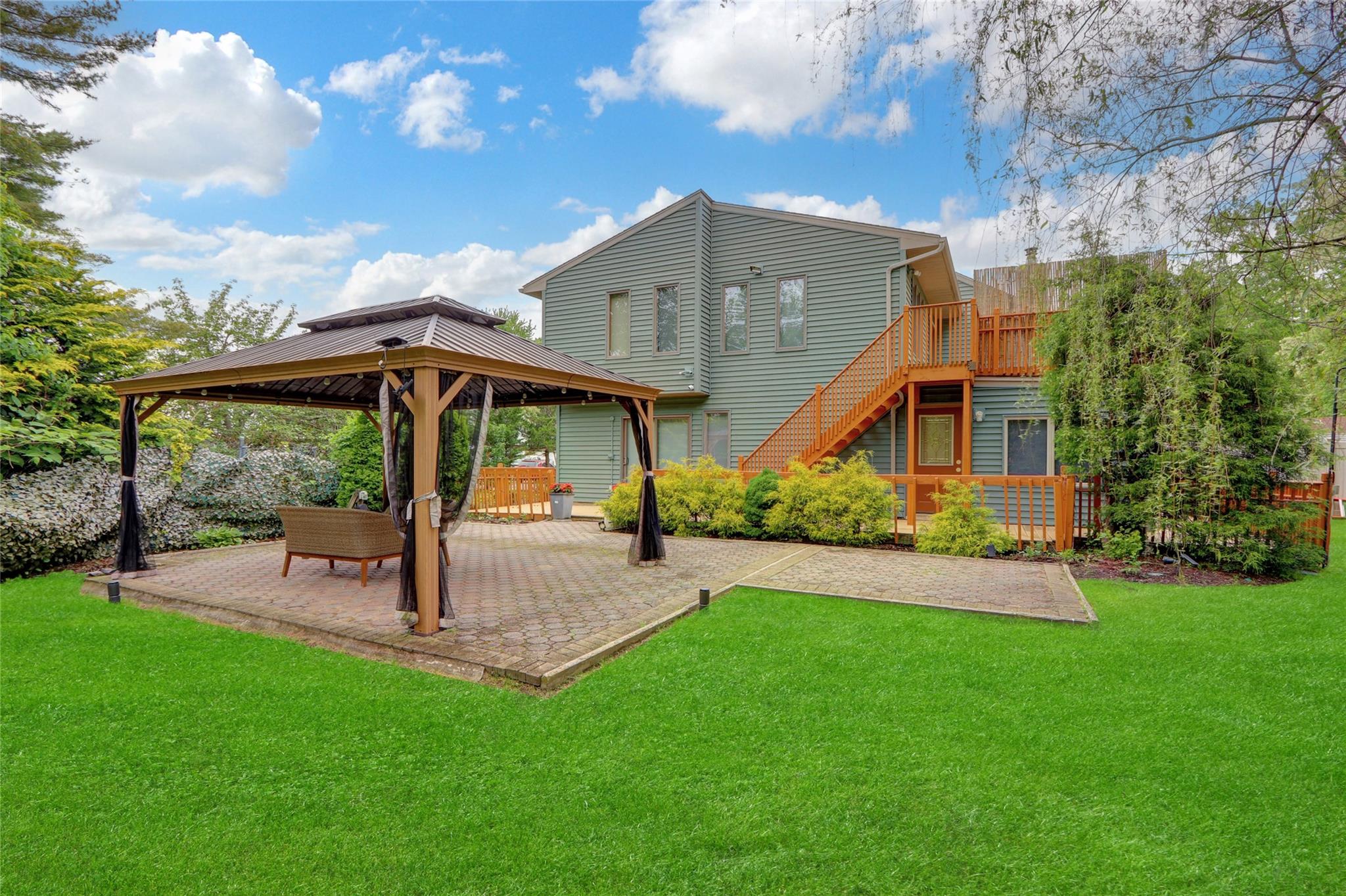 3728 East End, Seaford, NY 11783