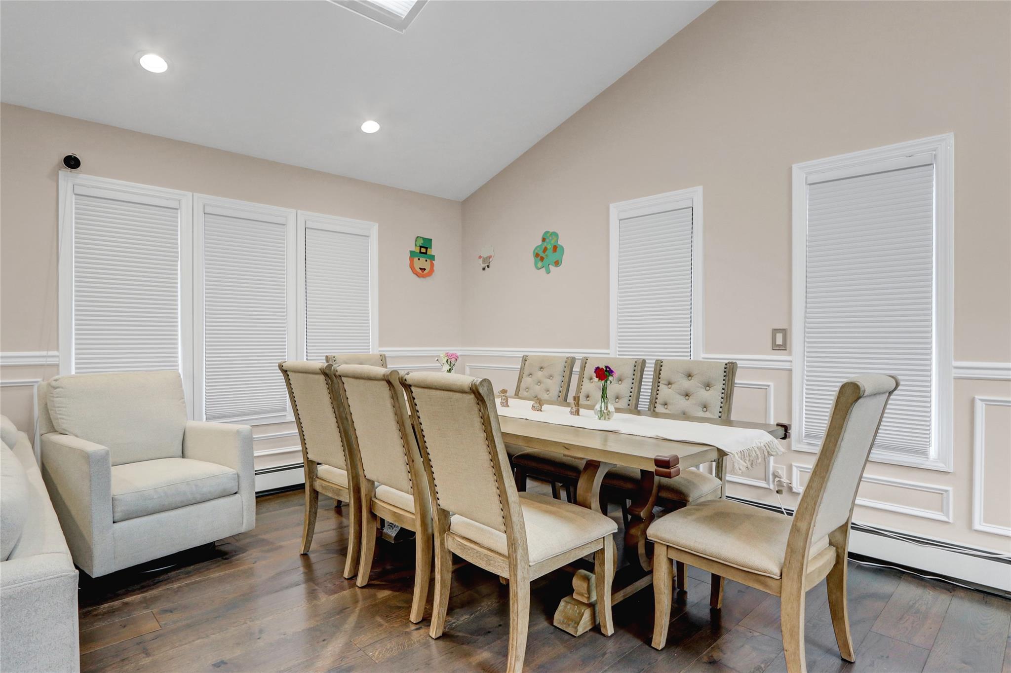 3728 East End, Seaford, NY 11783