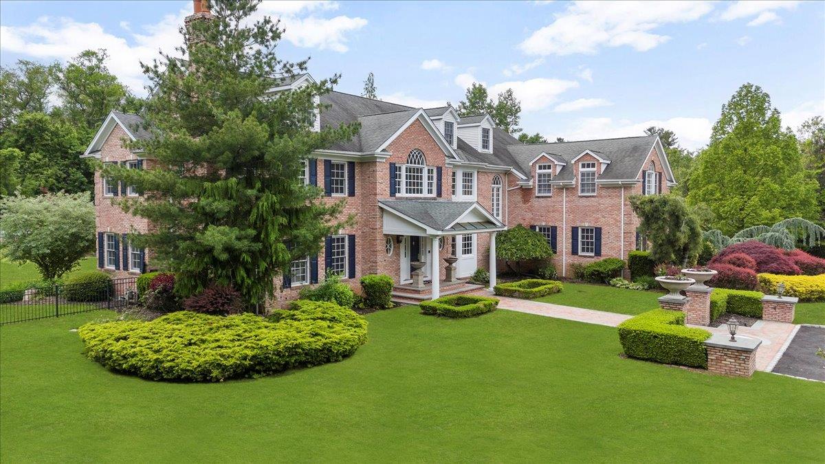 2 Pen Mor Drive, Muttontown, NY 11732