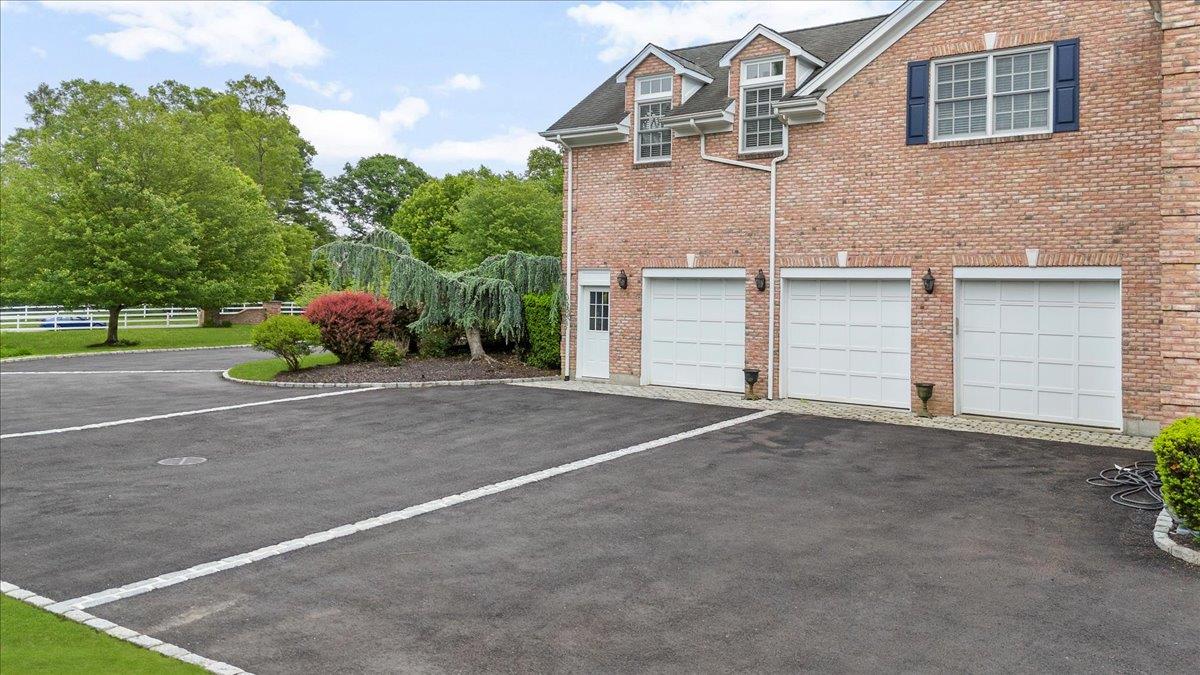 2 Pen Mor Drive, Muttontown, NY 11732