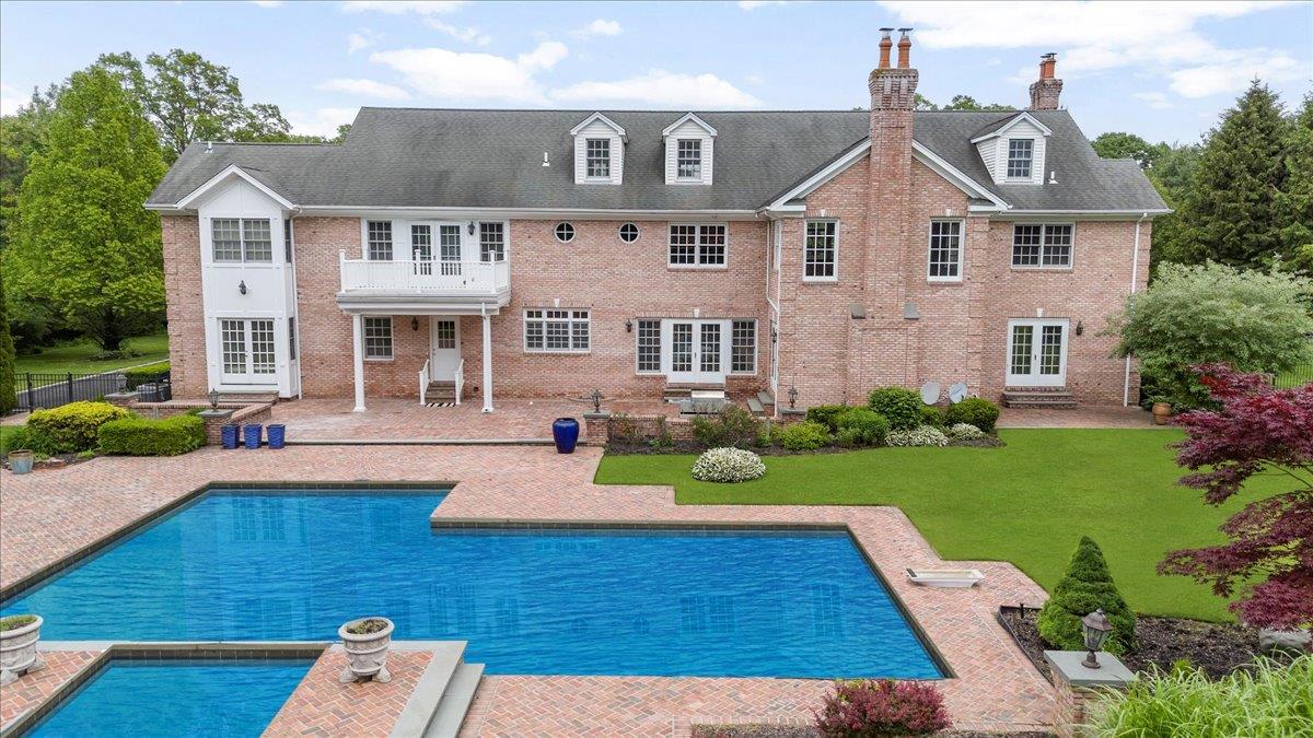 2 Pen Mor Drive, Muttontown, NY 11732