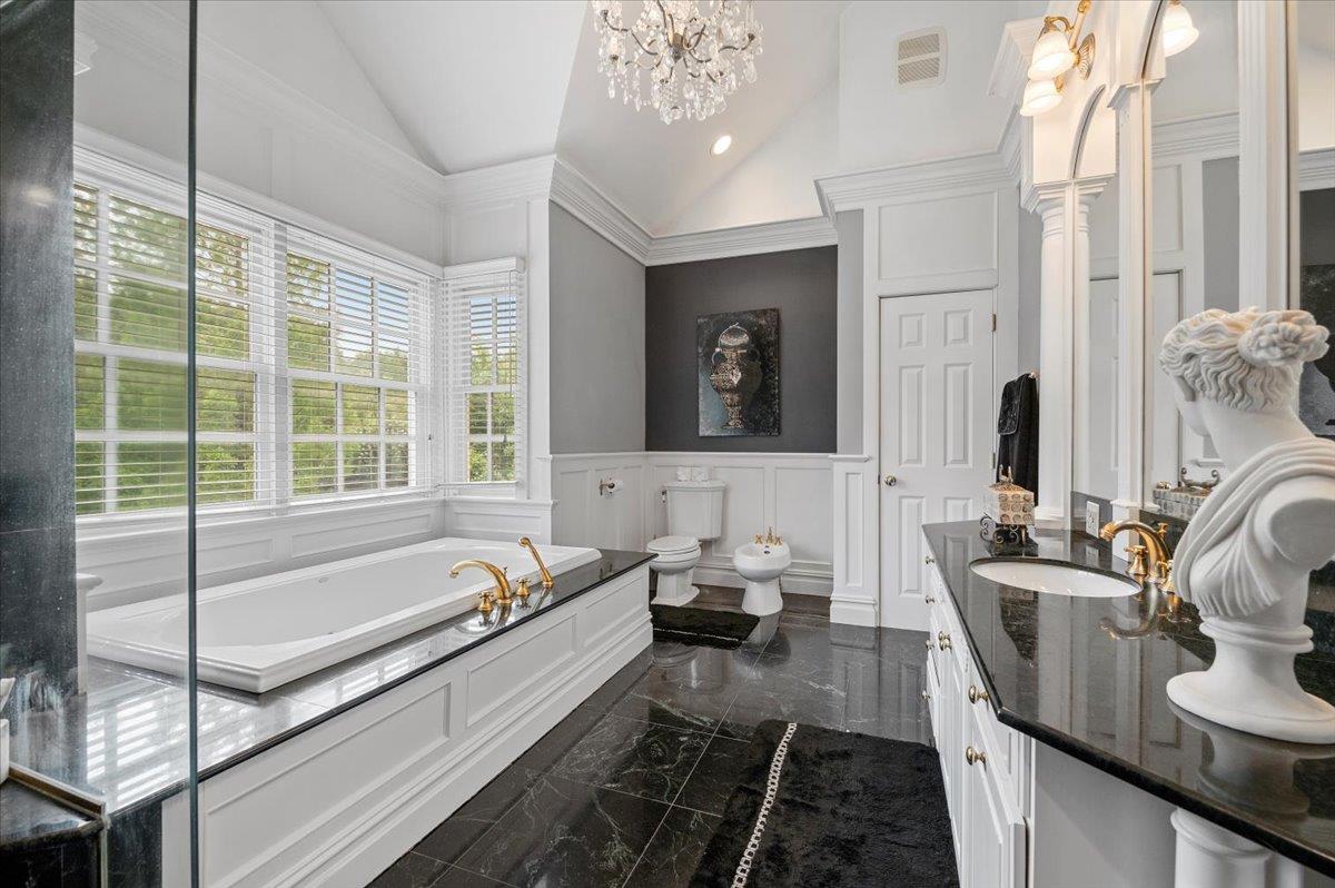 2 Pen Mor Drive, Muttontown, NY 11732