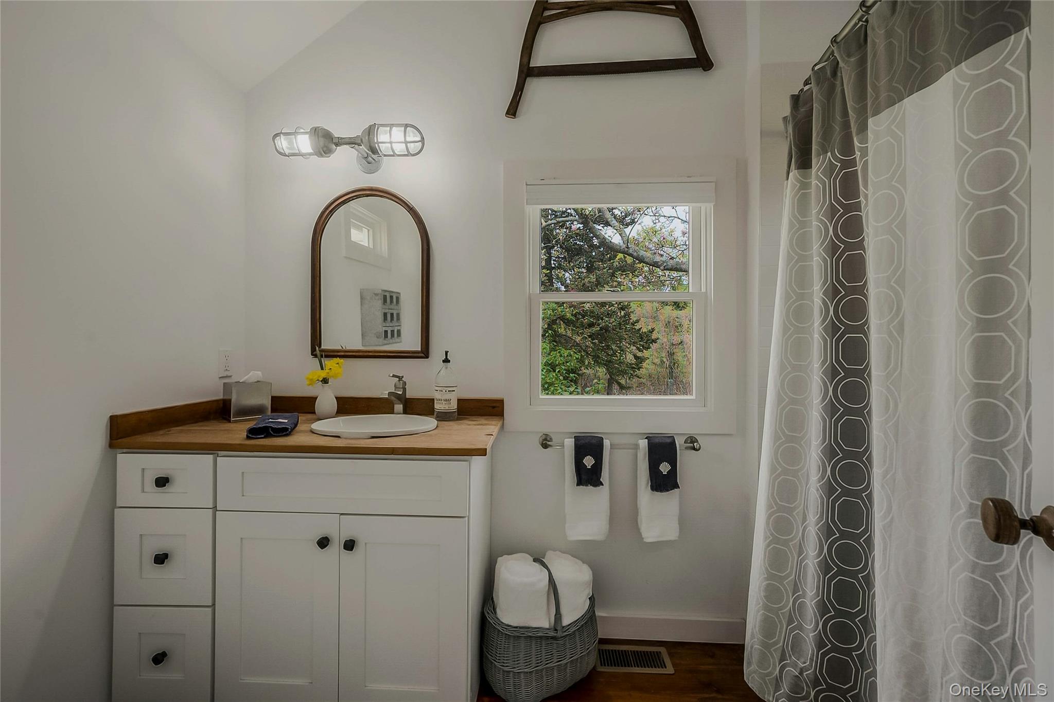 5 Jessup Lane, Quogue, NY 11959