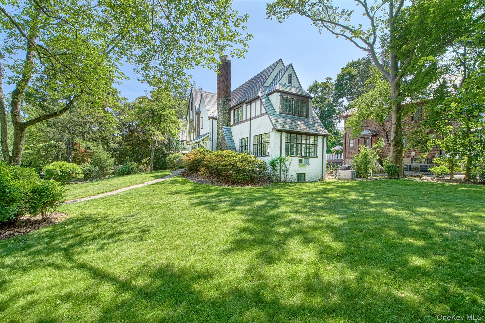 2 Byworth Road, New Rochelle, NY 10804