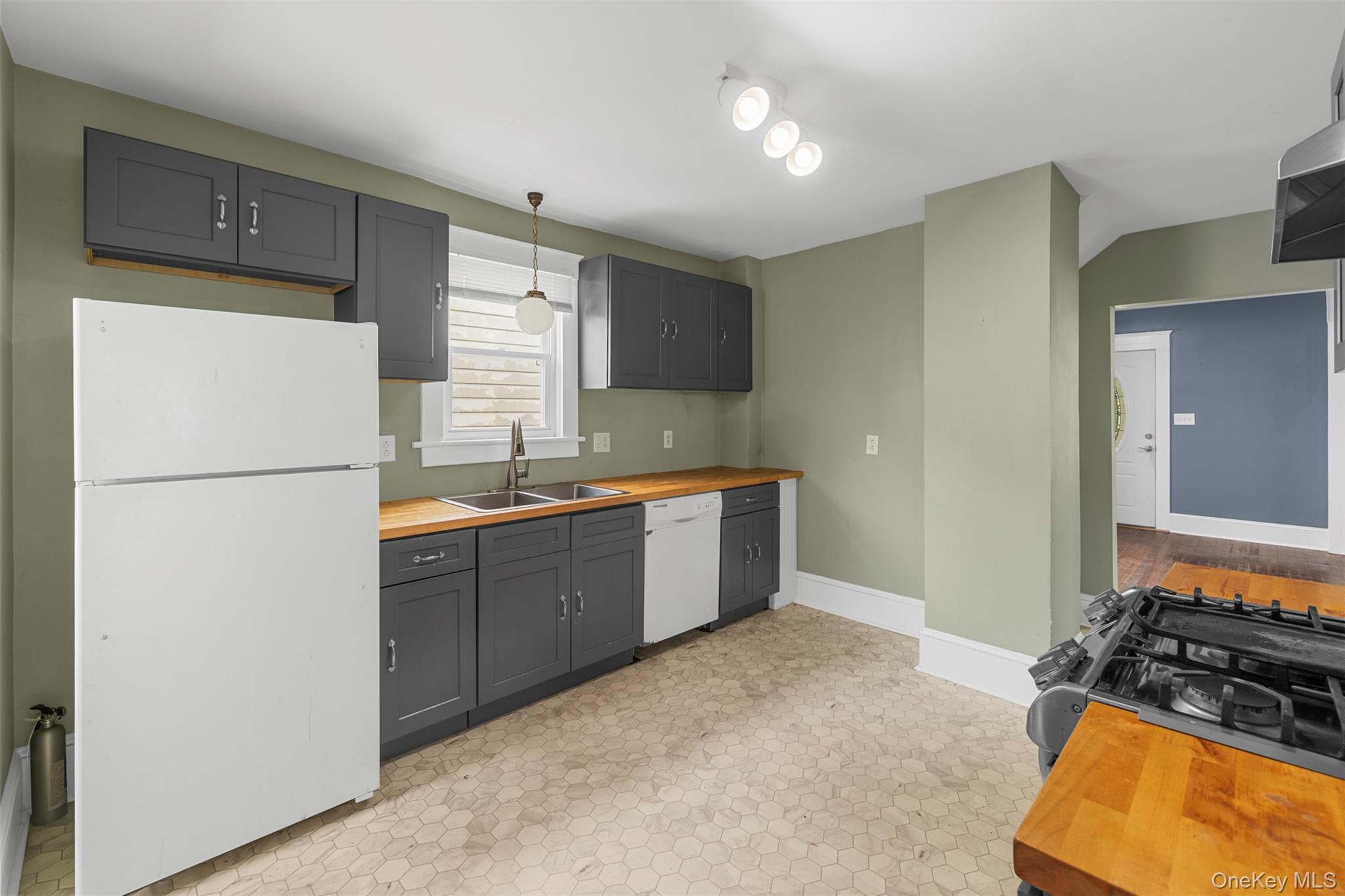 39 Pine Street, Kingston, NY 12401