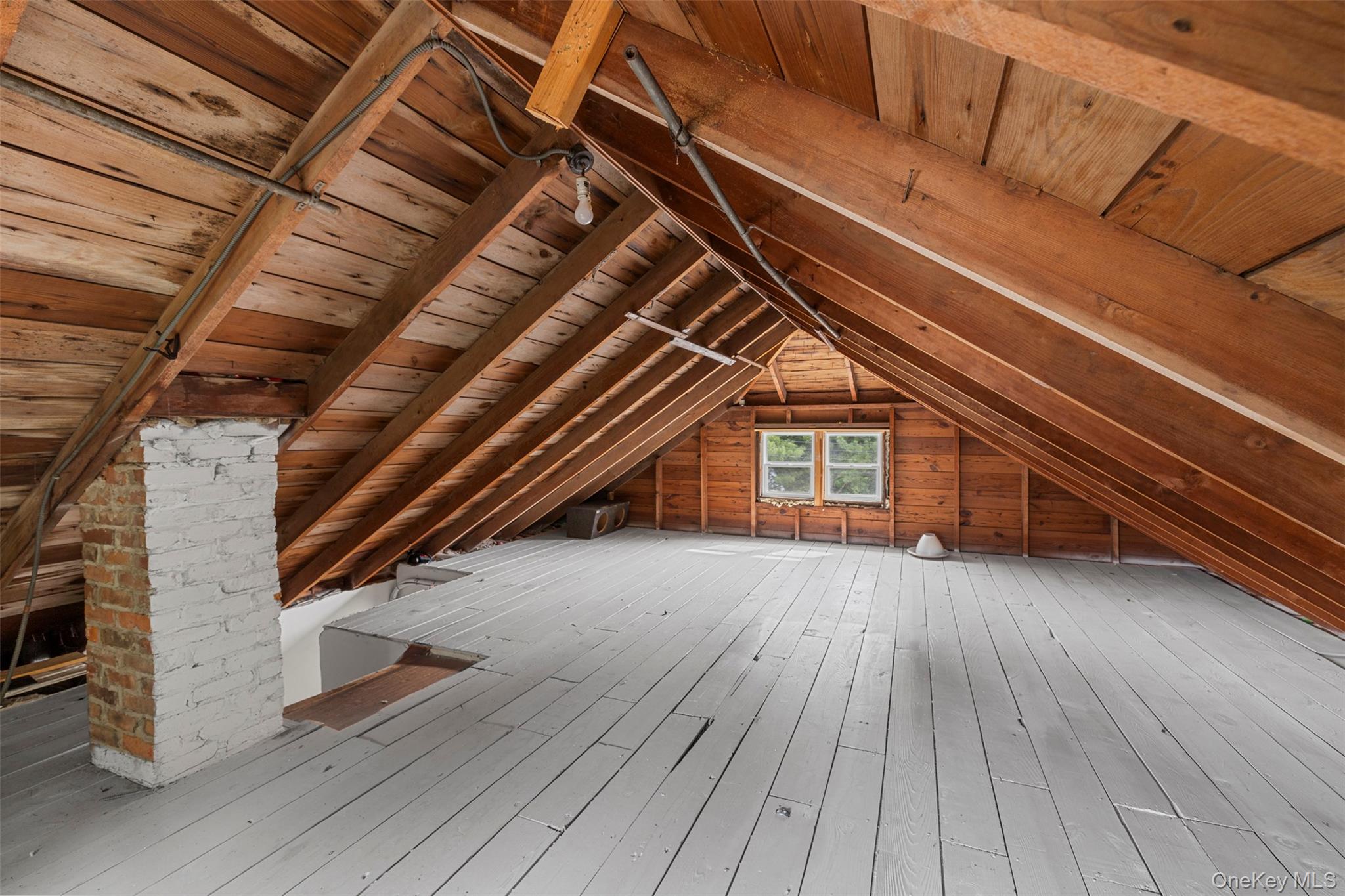 39 Pine Street, Kingston, NY 12401