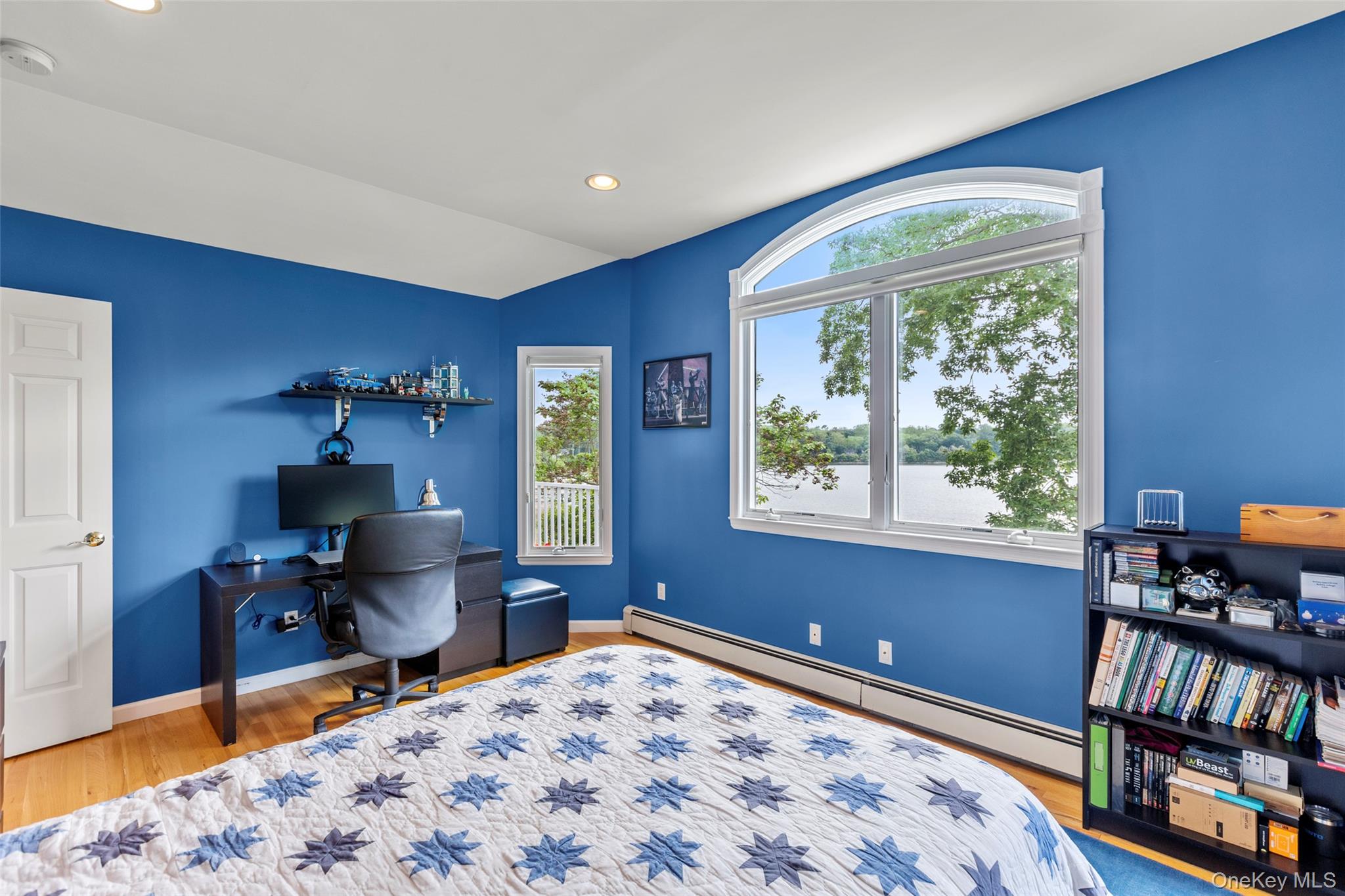 17 Youngs Lane, Setauket, NY 11733