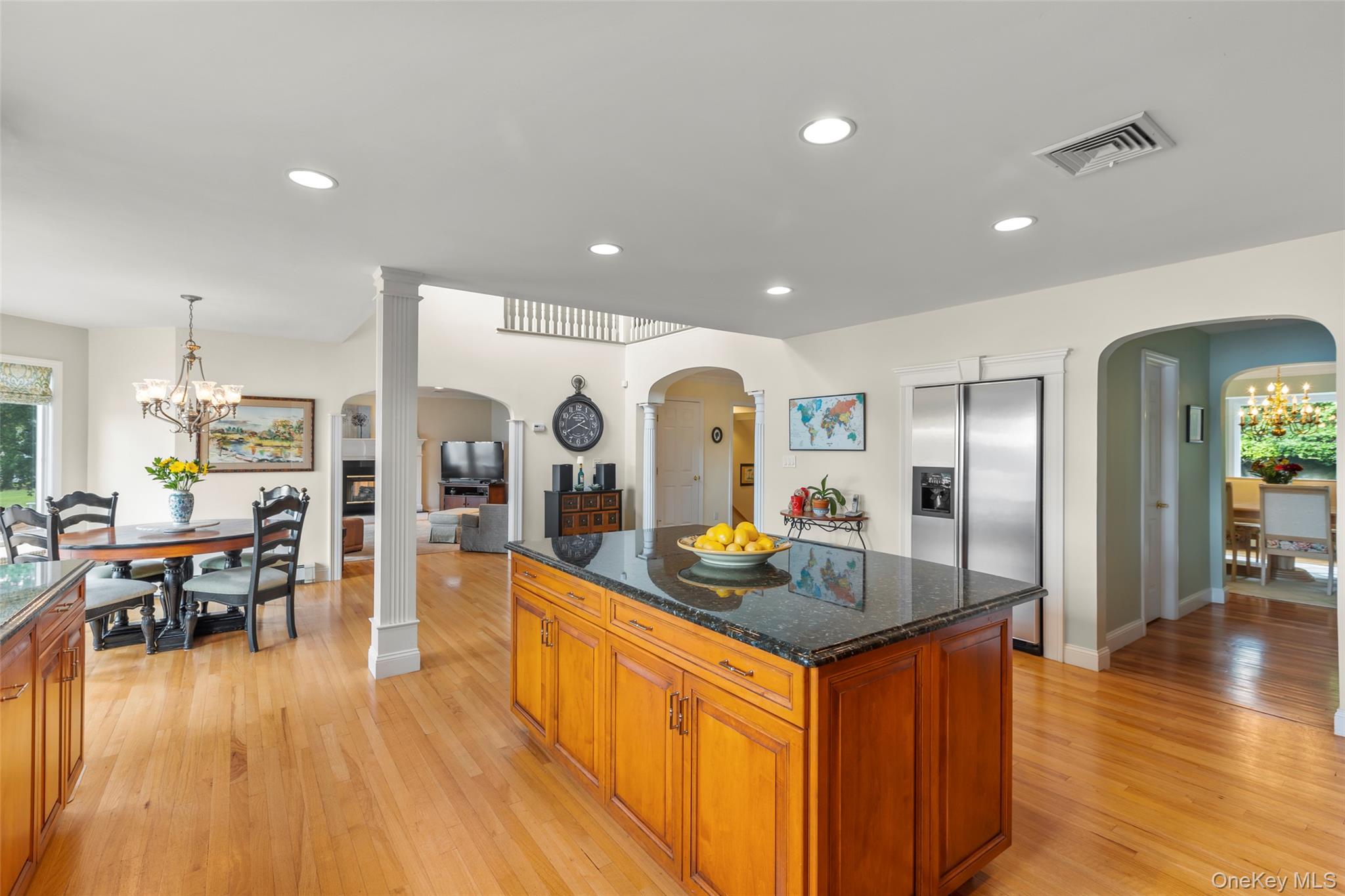 17 Youngs Lane, Setauket, NY 11733