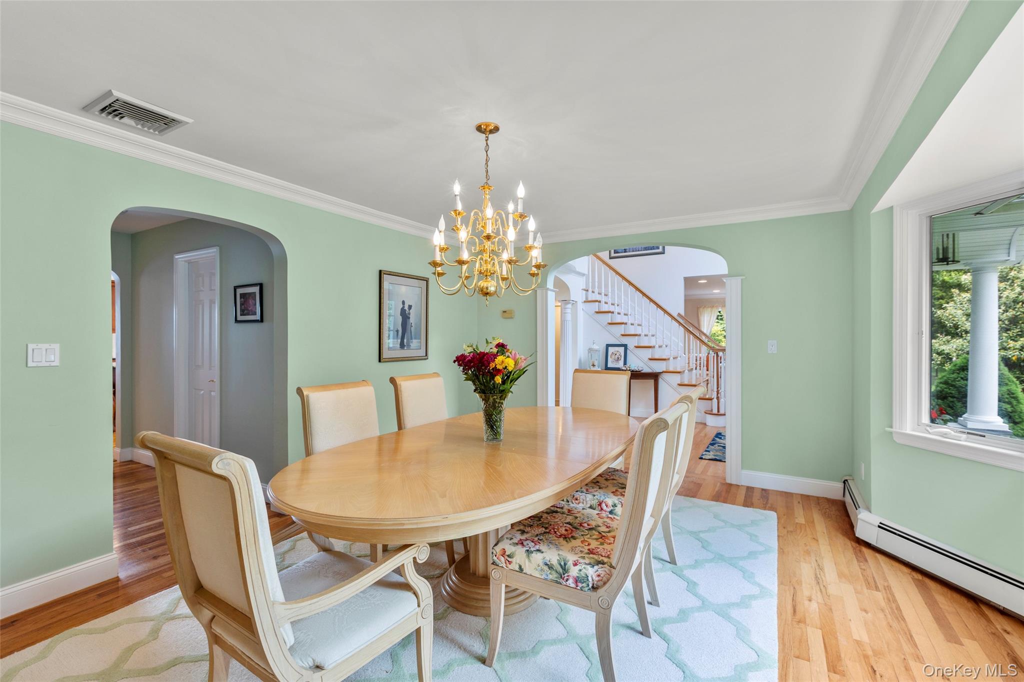 17 Youngs Lane, Setauket, NY 11733