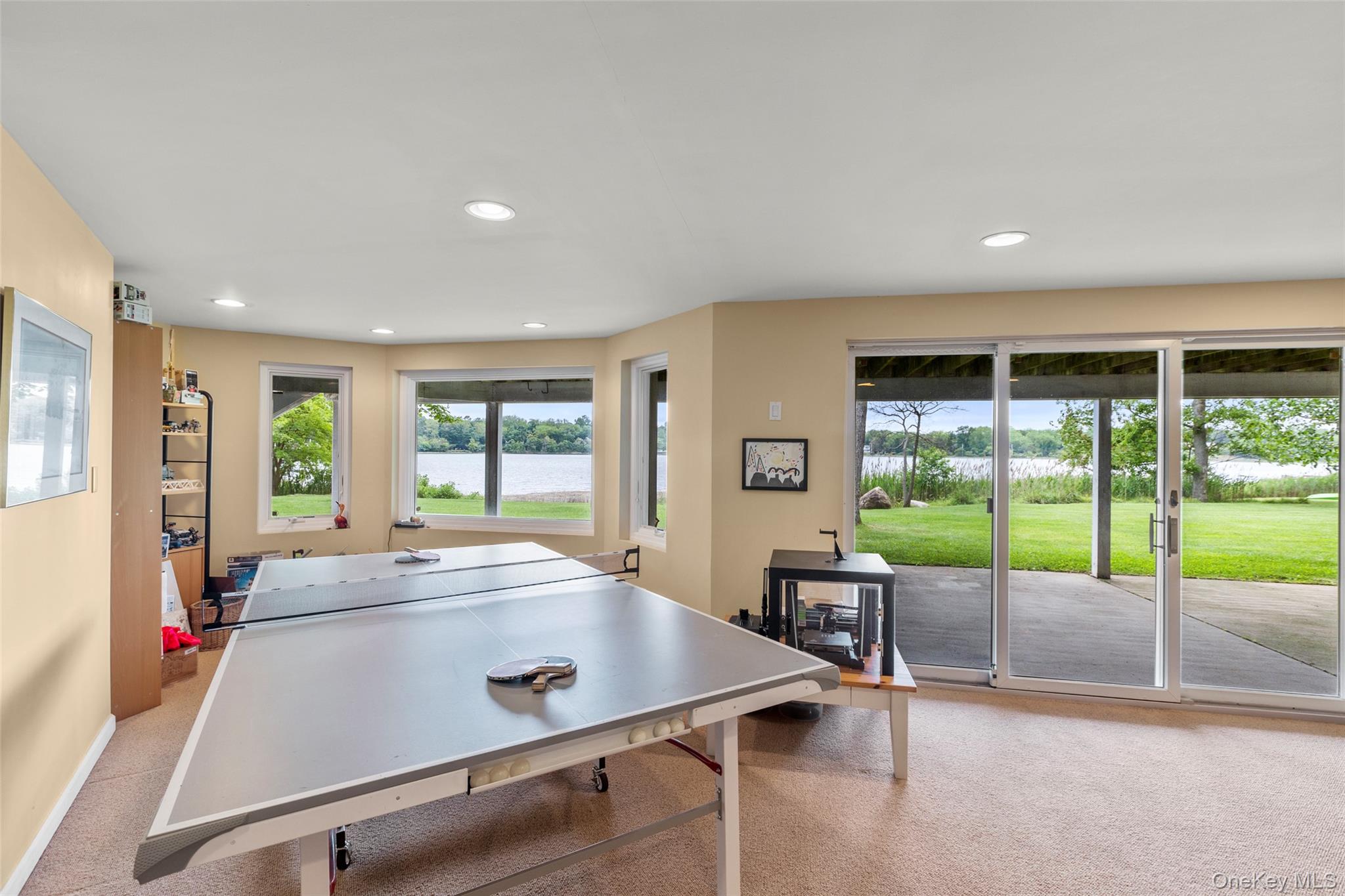 17 Youngs Lane, Setauket, NY 11733