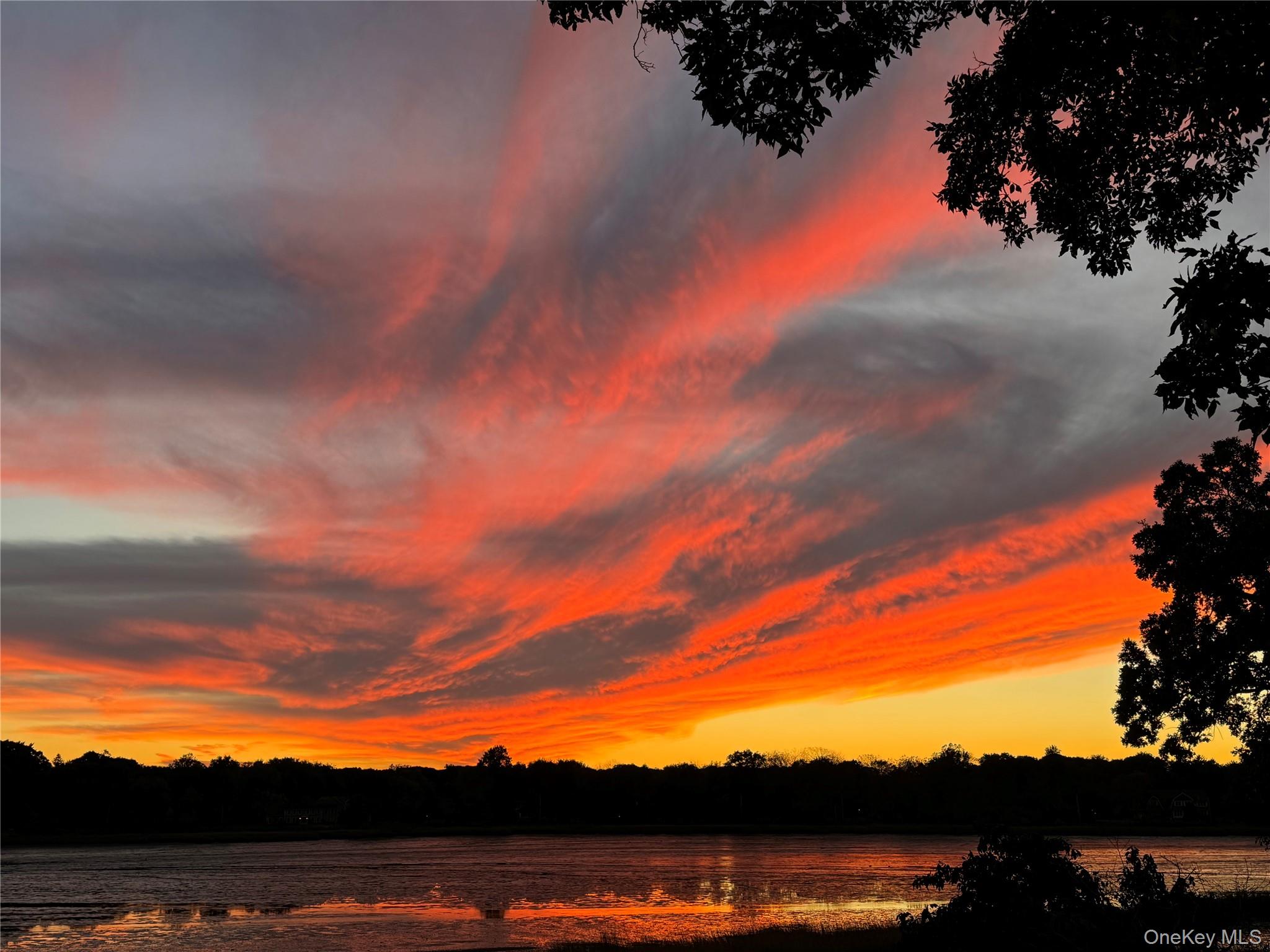 17 Youngs Lane, Setauket, NY 11733