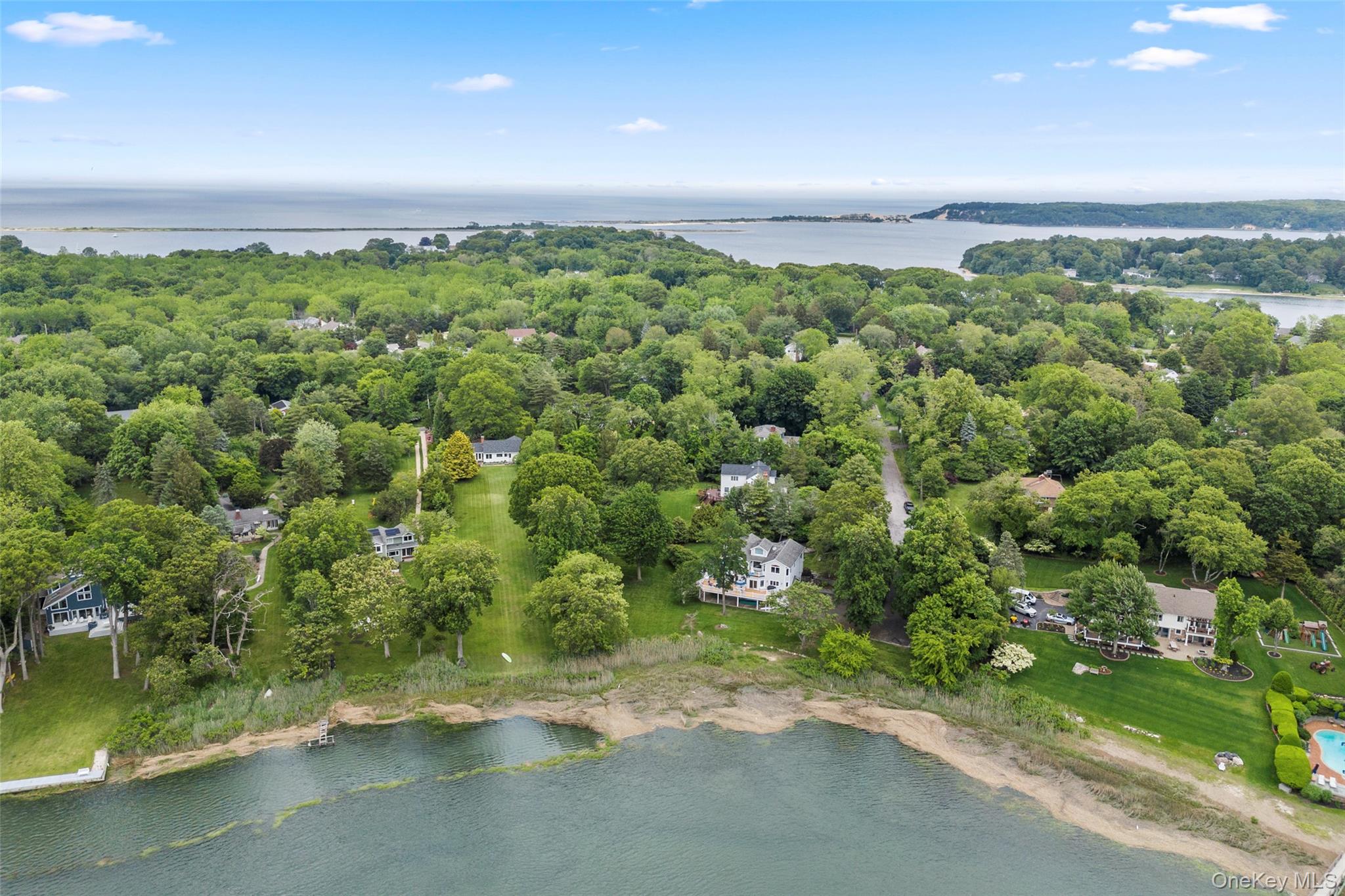 17 Youngs Lane, Setauket, NY 11733