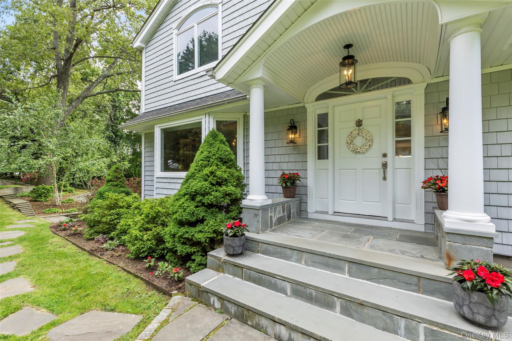 17 Youngs Lane, Setauket, NY 11733