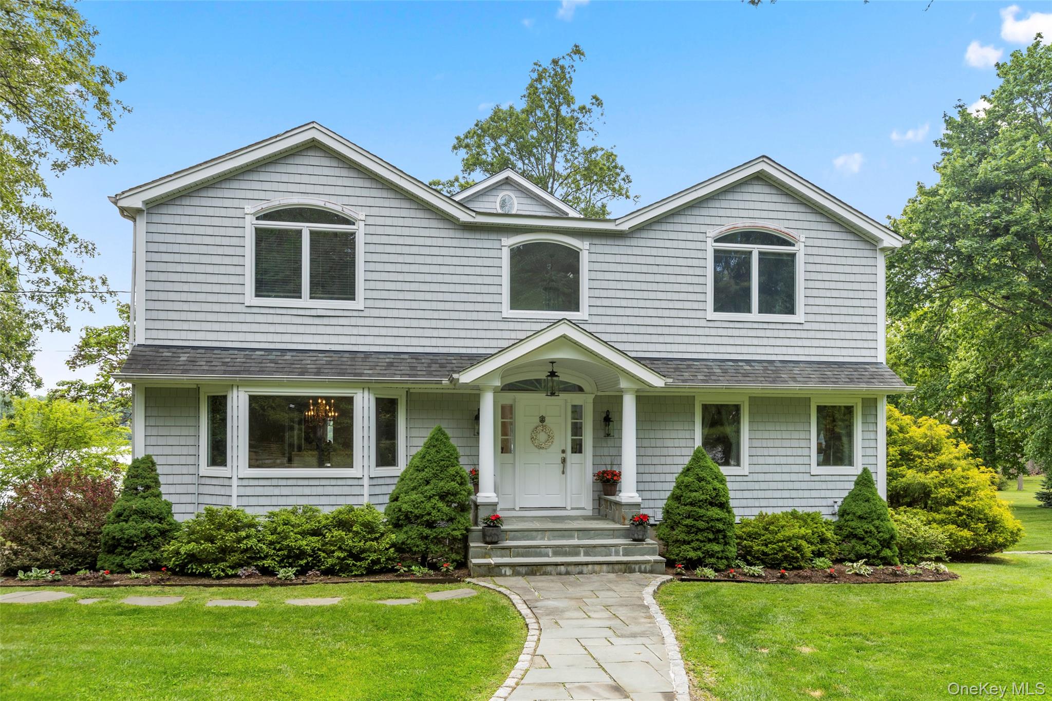 17 Youngs Lane, Setauket, NY 11733